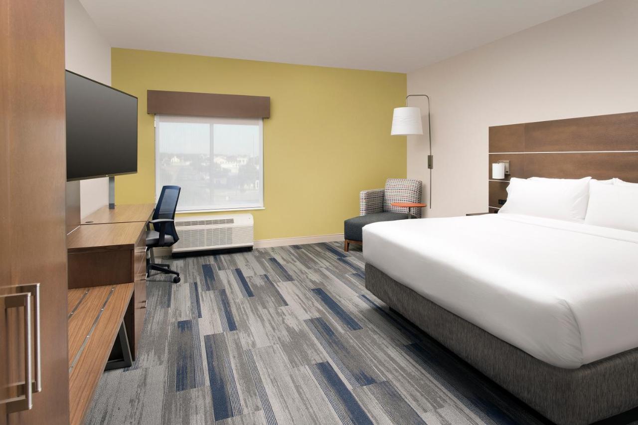 Holiday Inn Express & Suites San Antonio North Windcrest