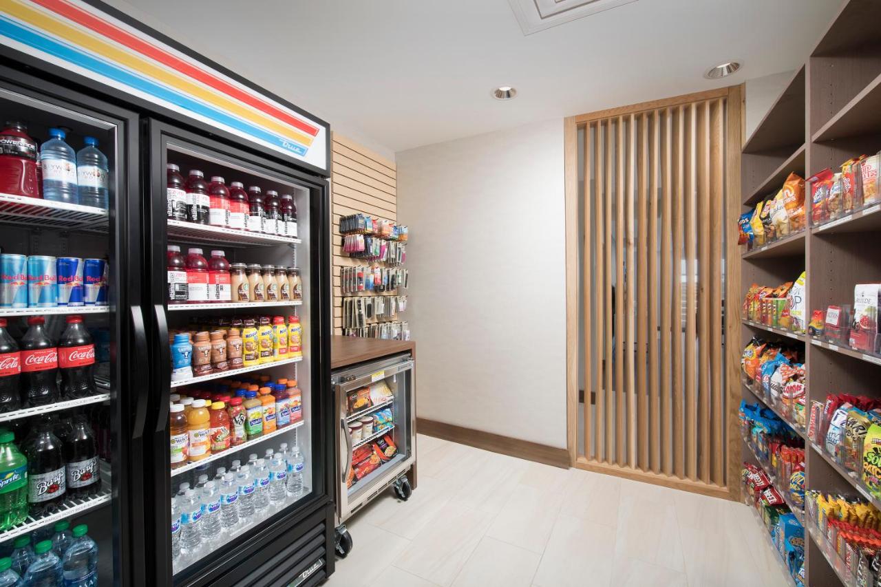 Holiday Inn Express & Suites San Antonio North Windcrest