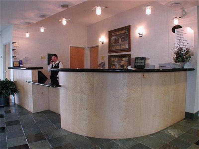 Holiday Inn Express & Suites San Antonio Rivercenter Area