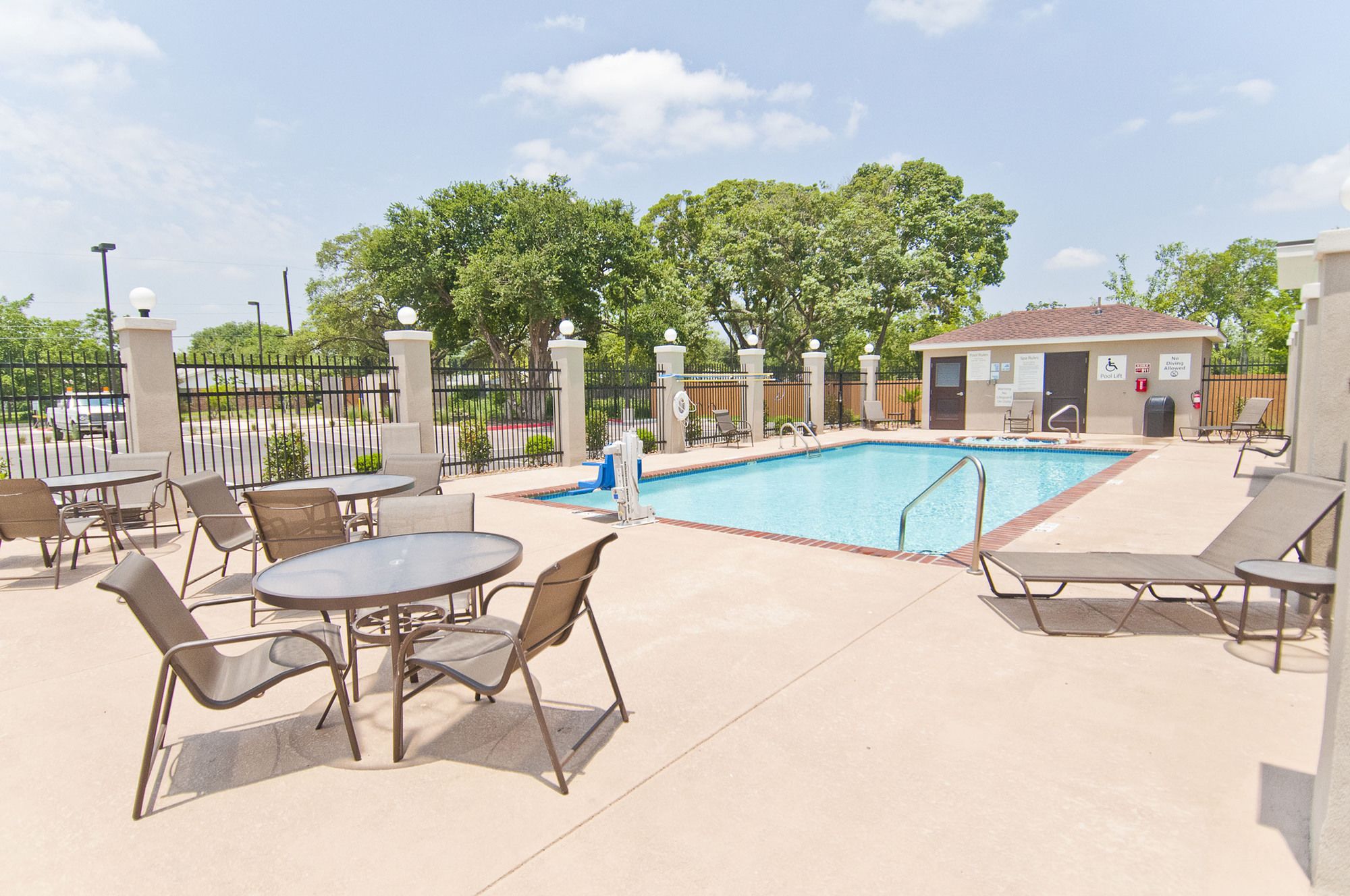 Holiday Inn Express And Suites San Antonio SE by AT&T Center