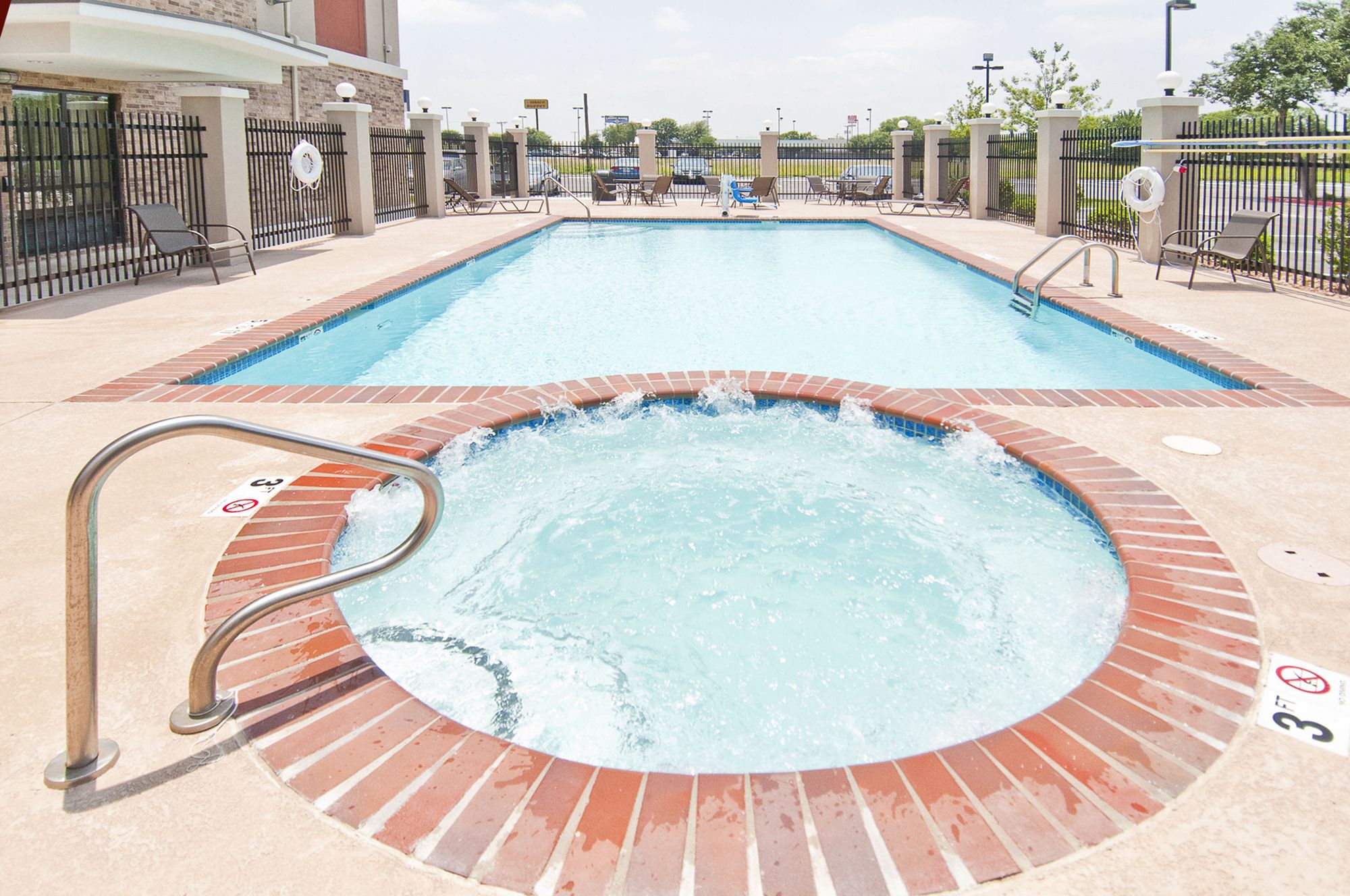 Holiday Inn Express And Suites San Antonio SE by AT&T Center