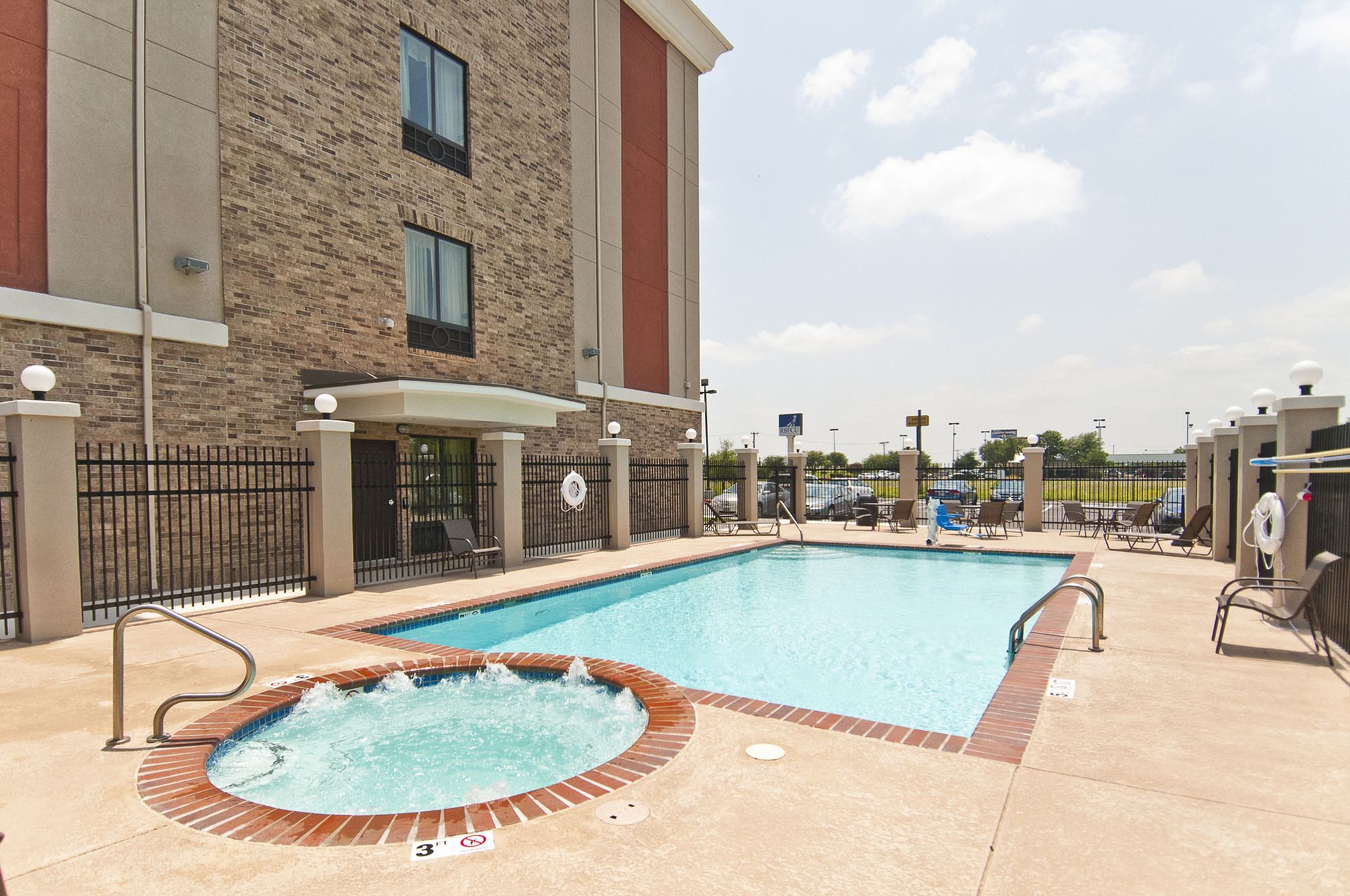 Holiday Inn Express And Suites San Antonio SE by AT&T Center
