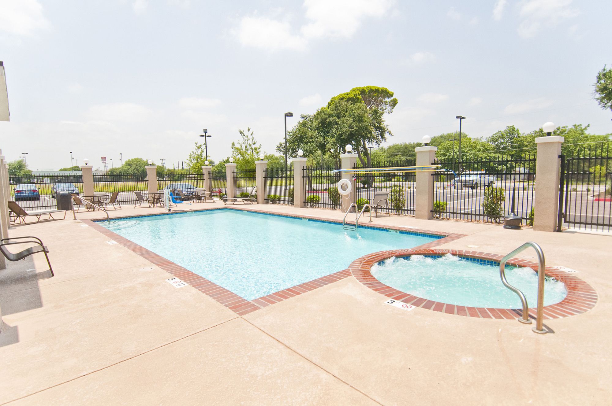 Holiday Inn Express And Suites San Antonio SE by AT&T Center