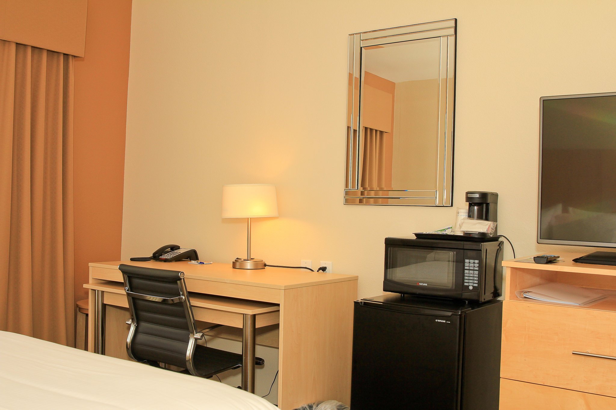 Holiday Inn Express & Suites San Antonio - Brooks City Base