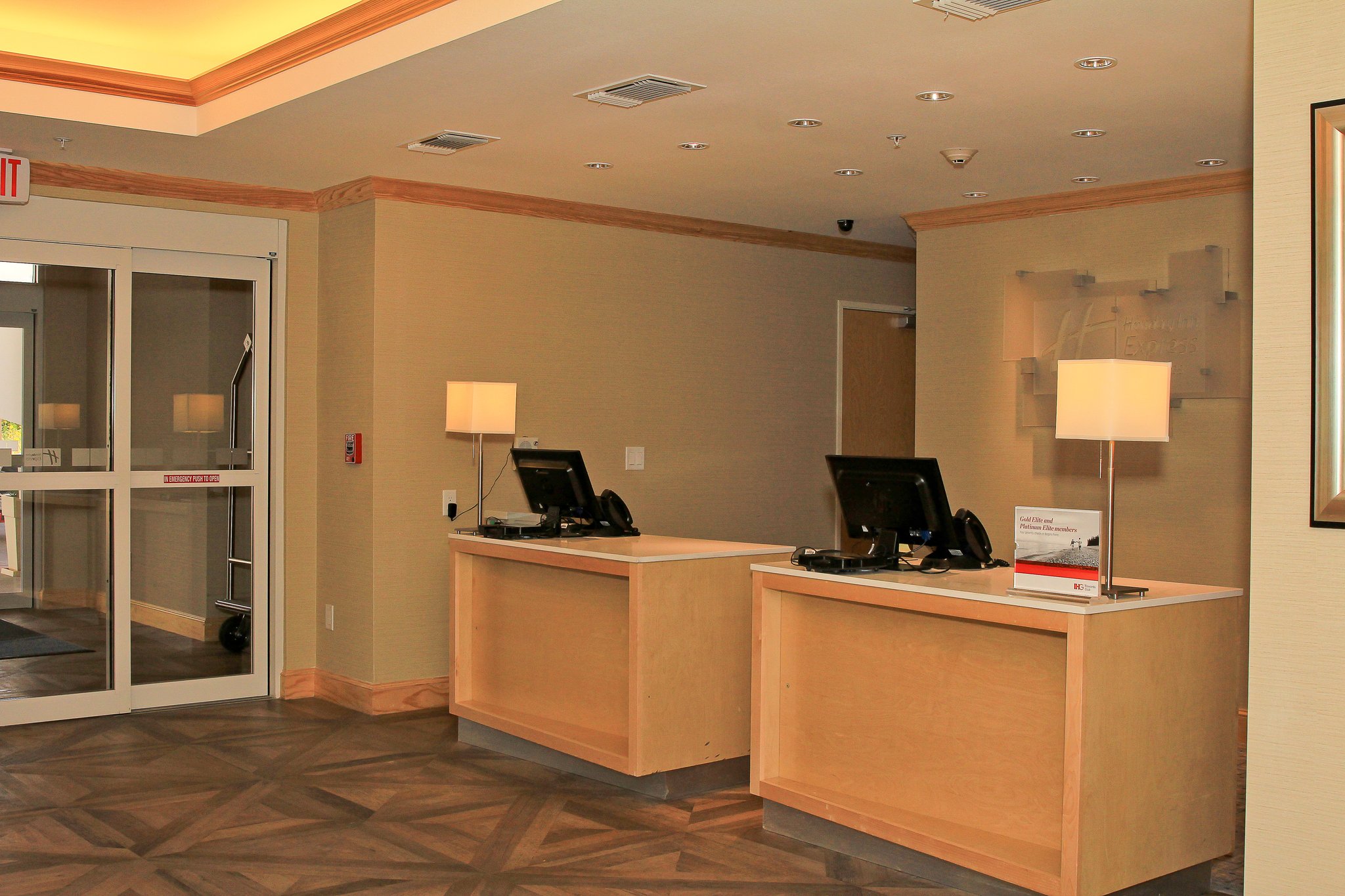 Holiday Inn Express & Suites San Antonio - Brooks City Base