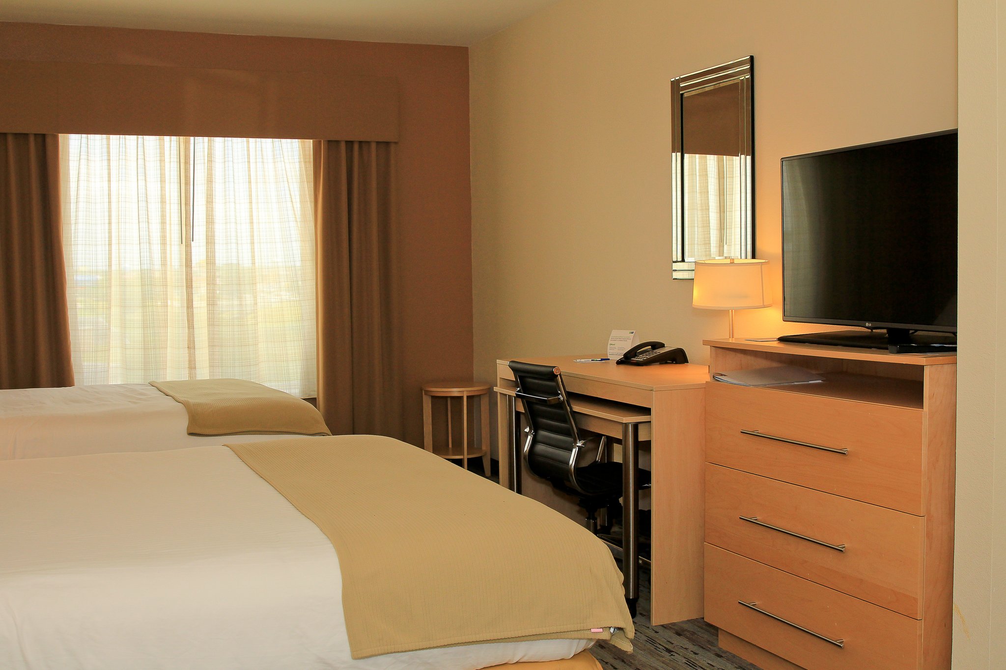 Holiday Inn Express & Suites San Antonio - Brooks City Base