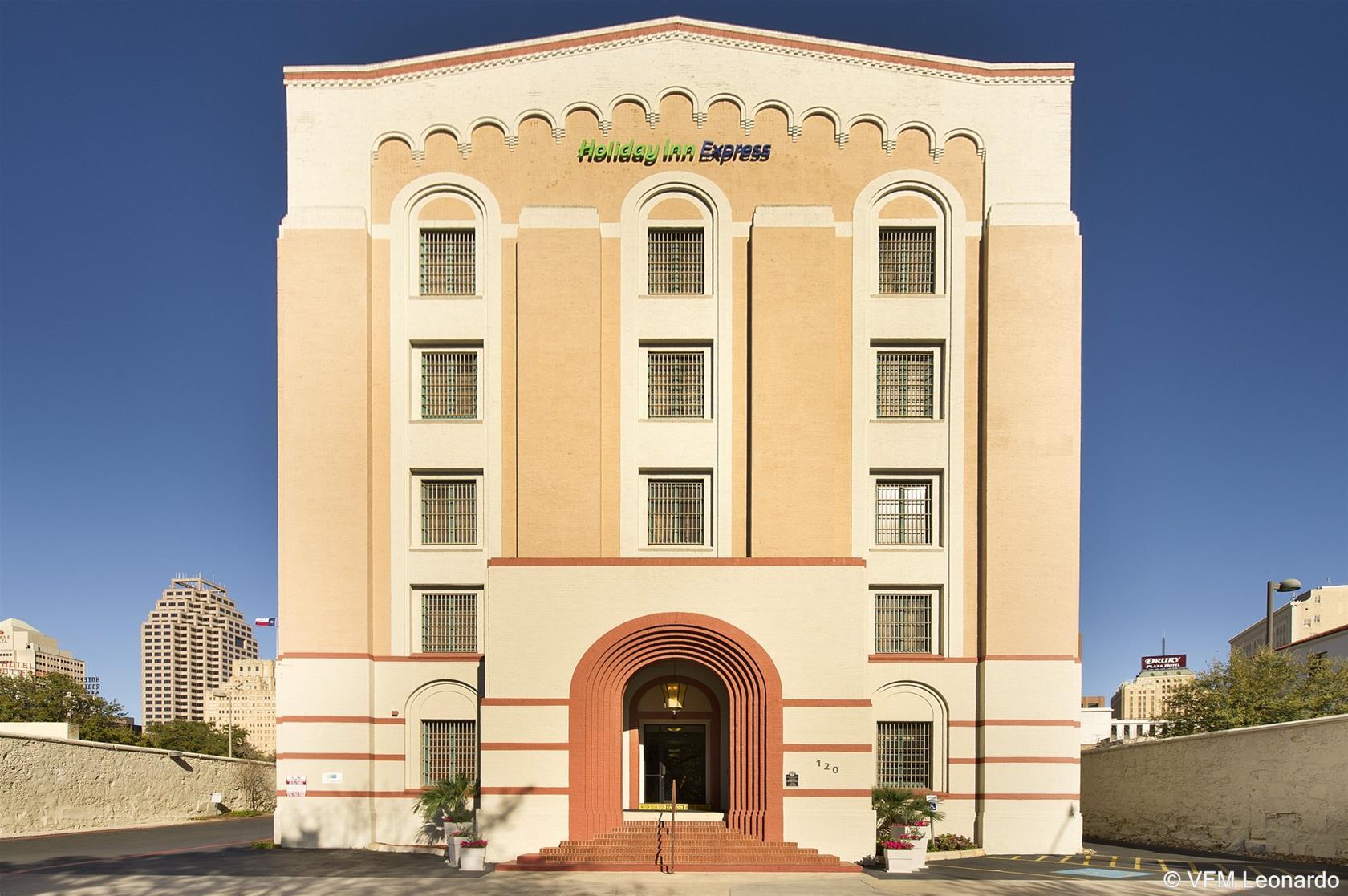 Holiday Inn Express San Antonio N-Riverwalk Area