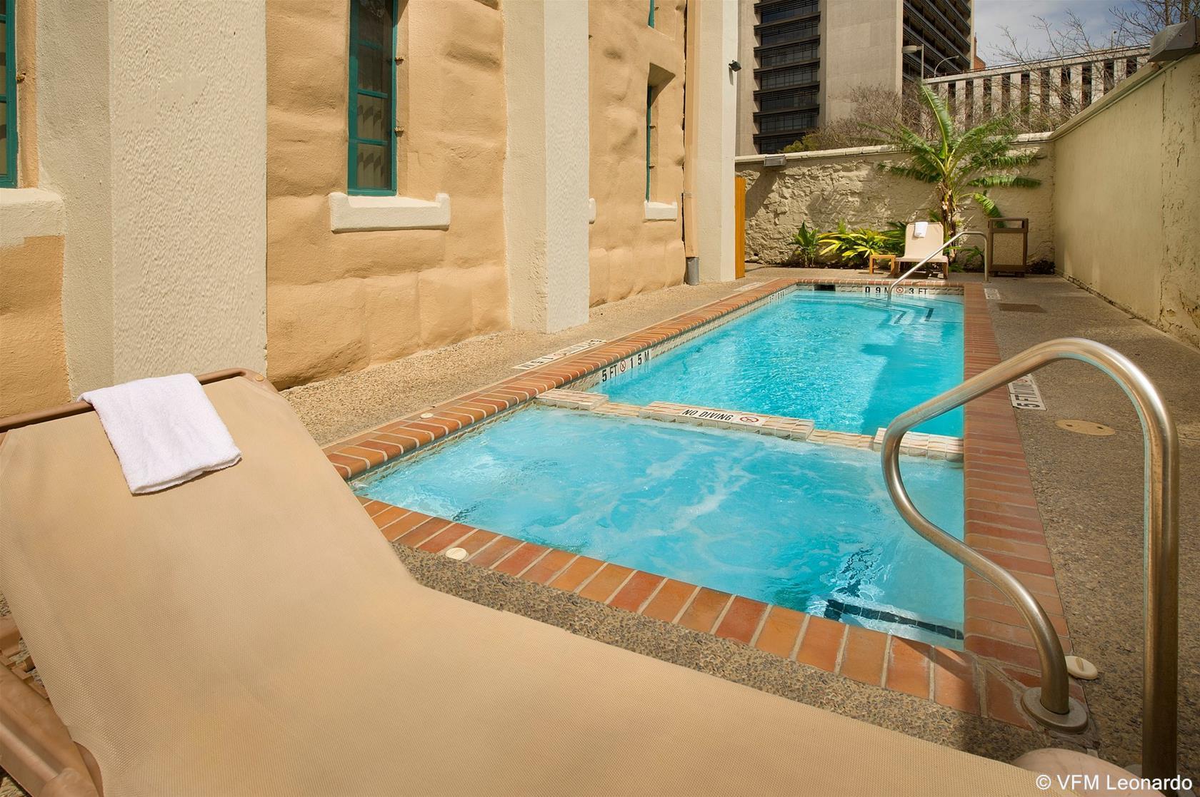 Holiday Inn Express San Antonio N-Riverwalk Area