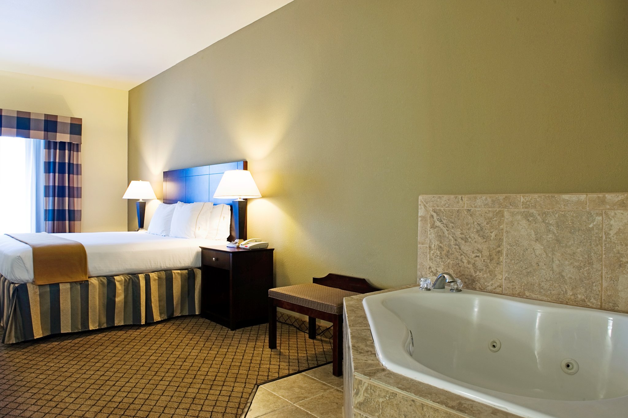 Holiday Inn Express & Suites San Antonio NW-Medical Area