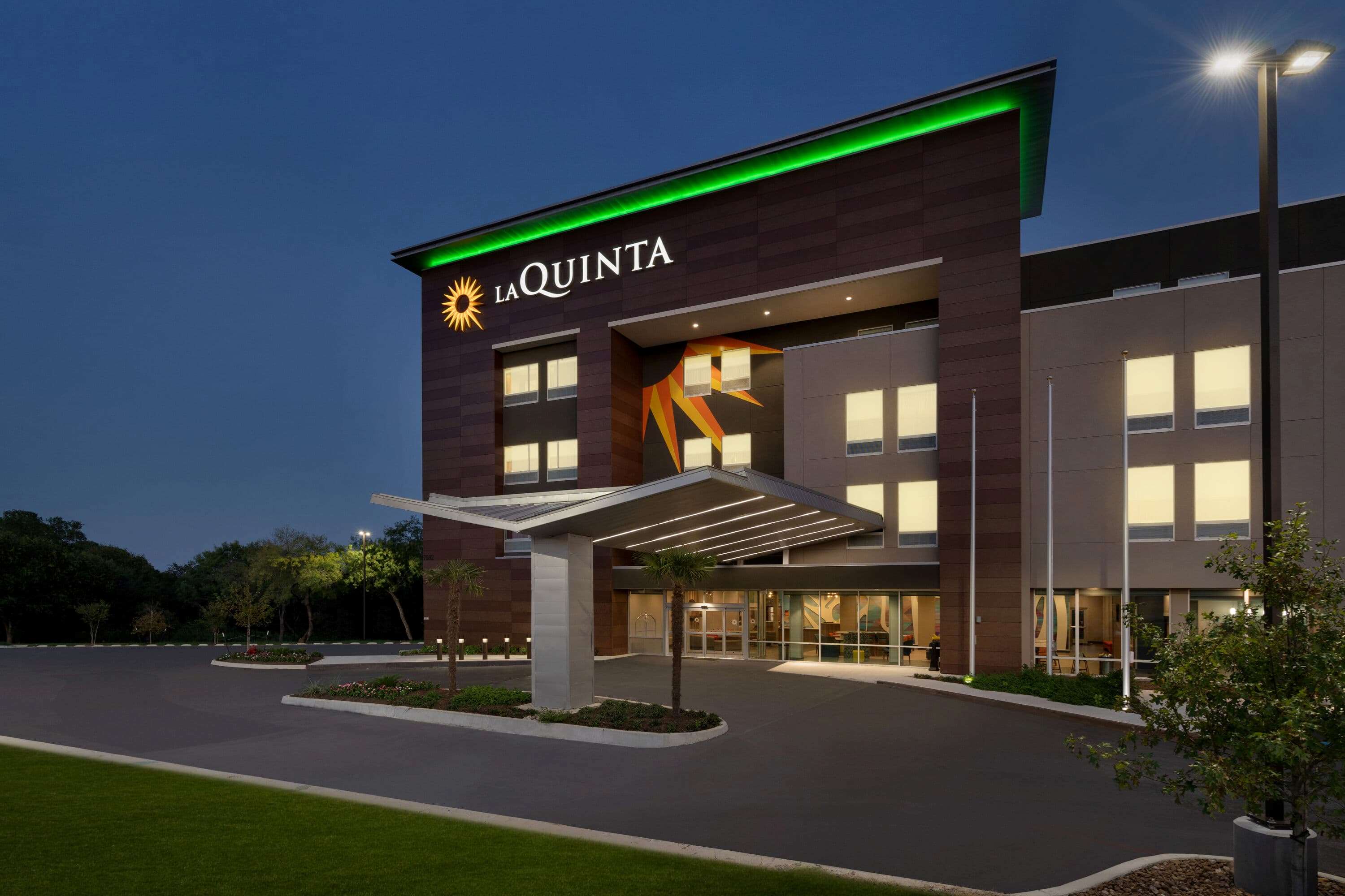 La Quinta Inn & Suites by Wyndham San Antonio Seaworld/Lafb
