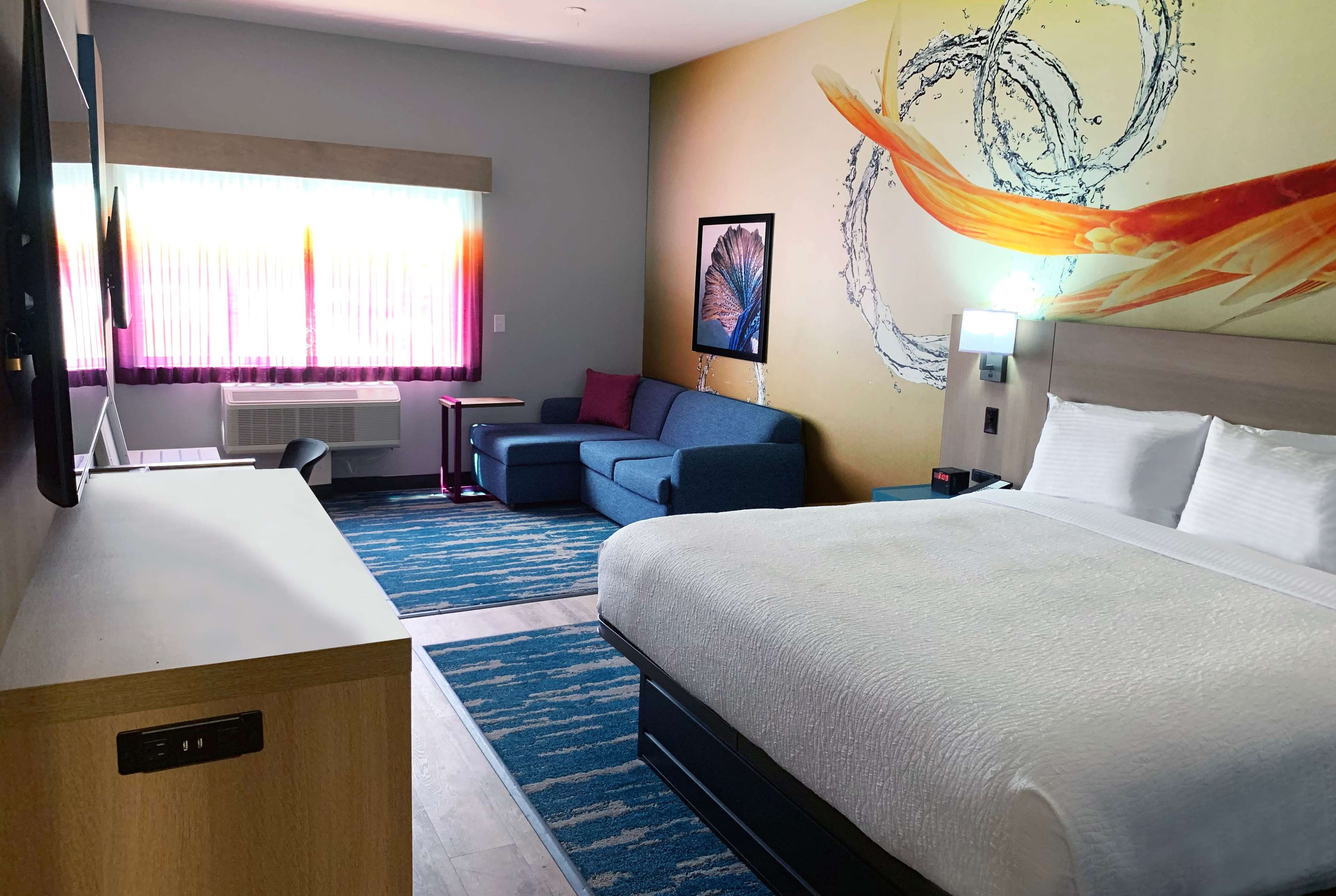 La Quinta Inn & Suites by Wyndham San Antonio Seaworld/Lafb