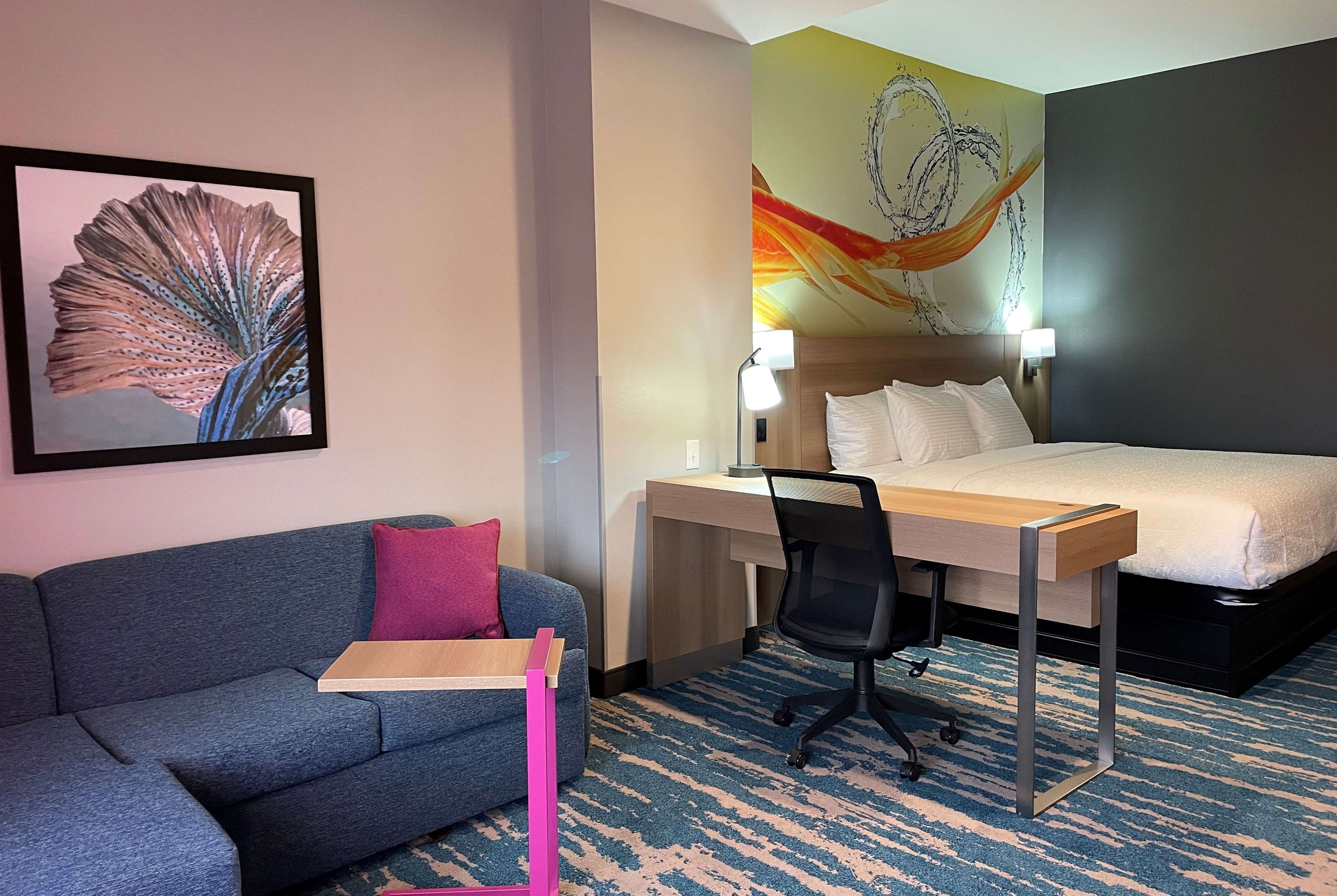 La Quinta Inn & Suites by Wyndham San Antonio Seaworld/Lafb