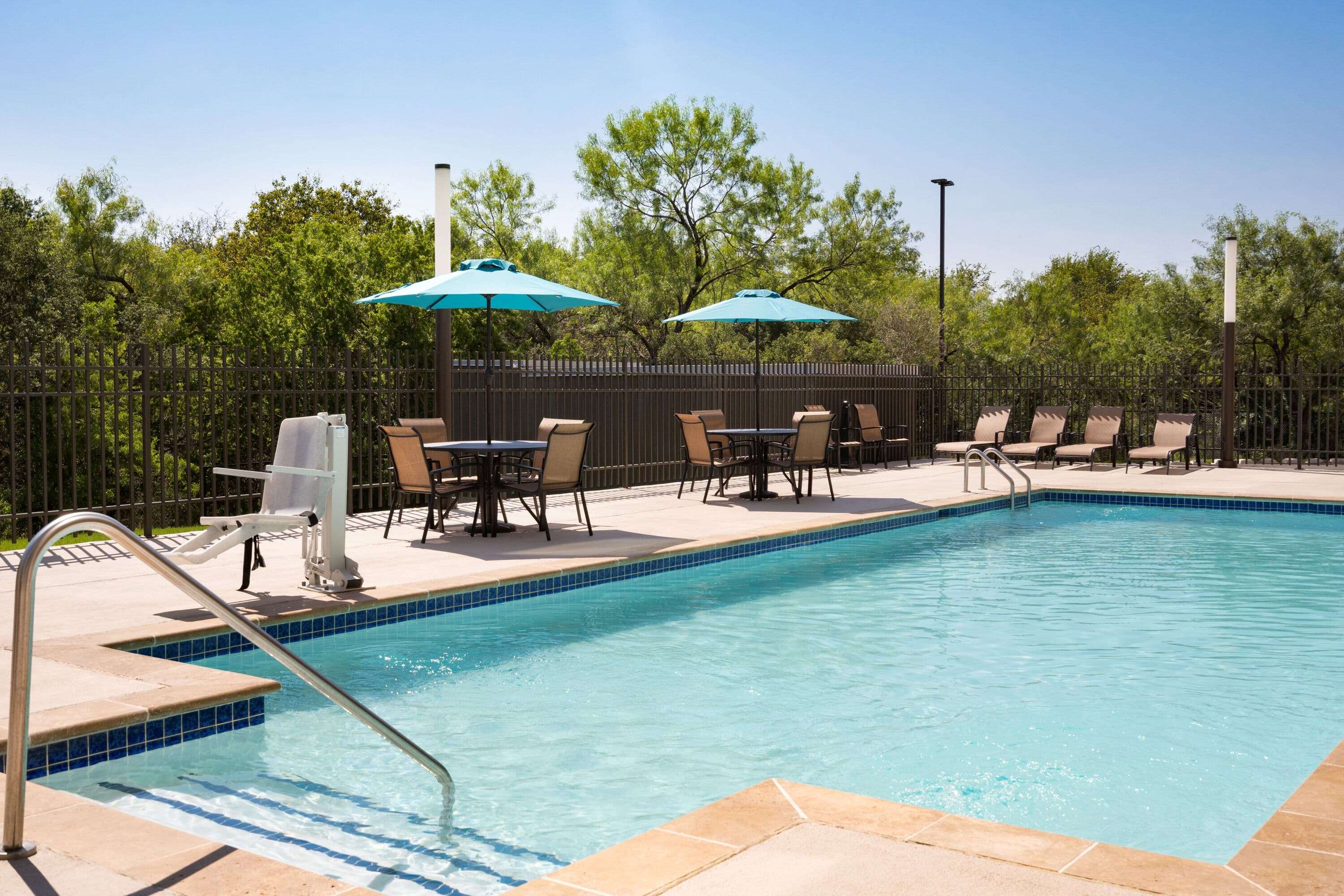 La Quinta Inn & Suites by Wyndham San Antonio Seaworld/Lafb