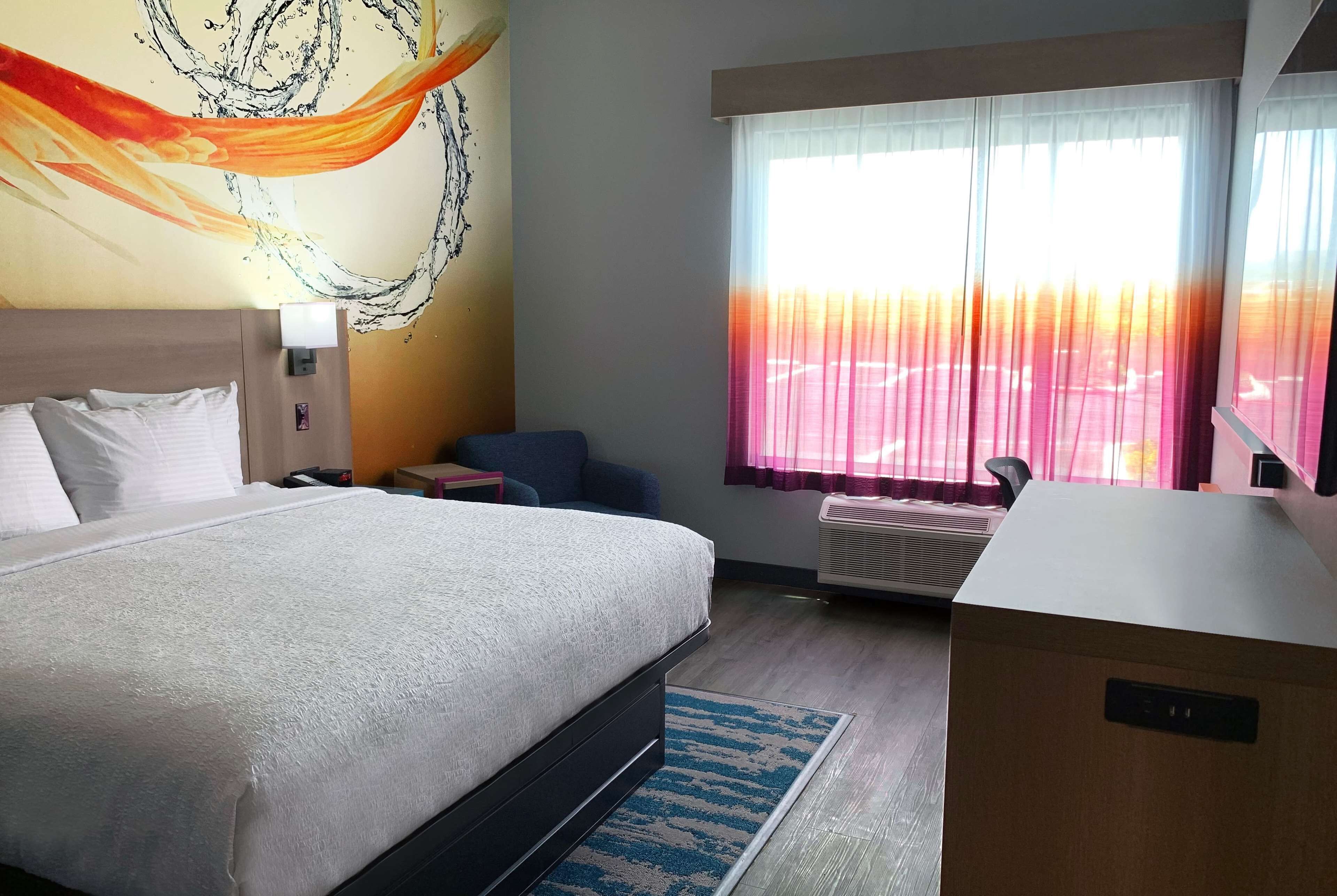 La Quinta Inn & Suites by Wyndham San Antonio Seaworld/Lafb
