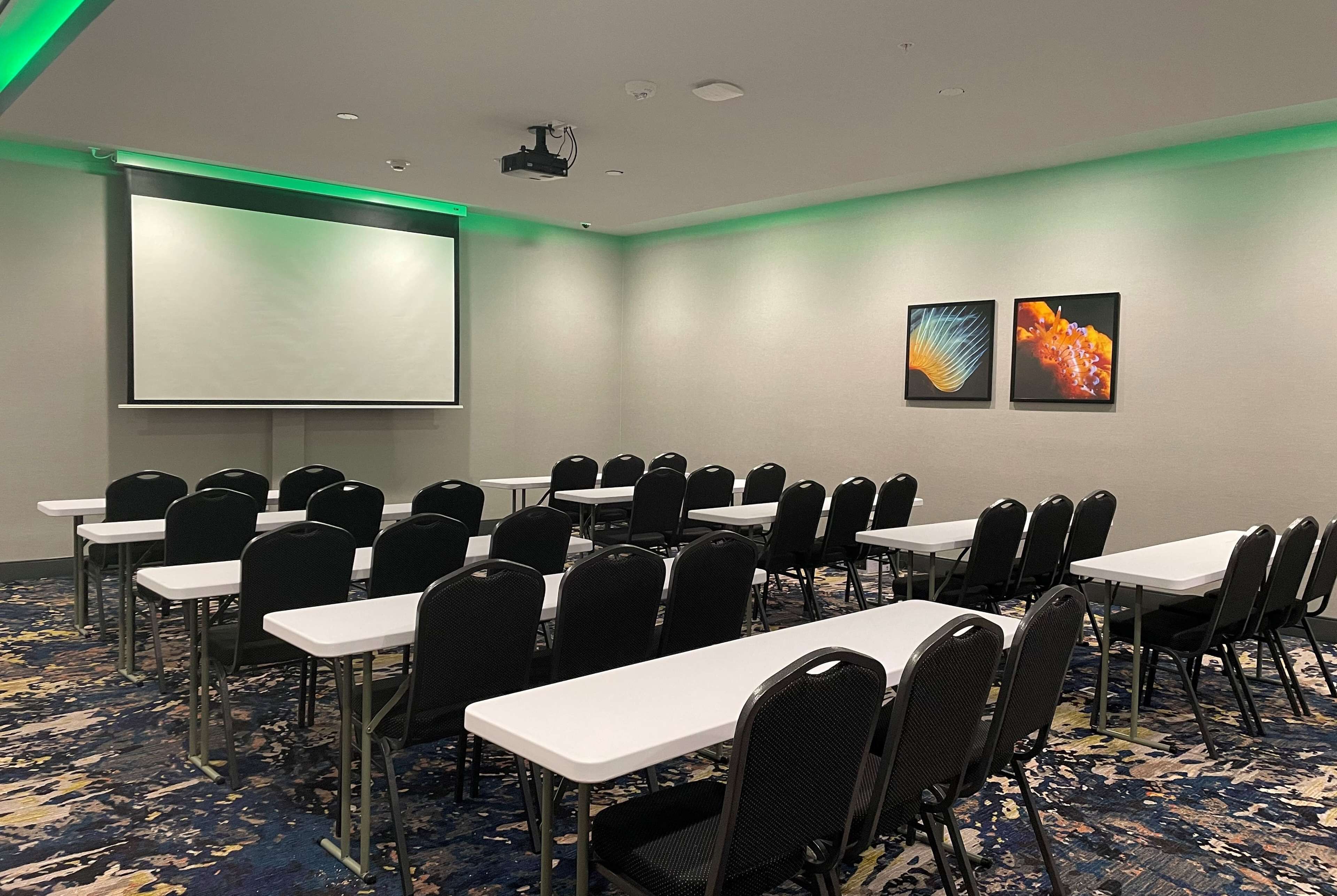 La Quinta Inn & Suites by Wyndham San Antonio Seaworld/Lafb