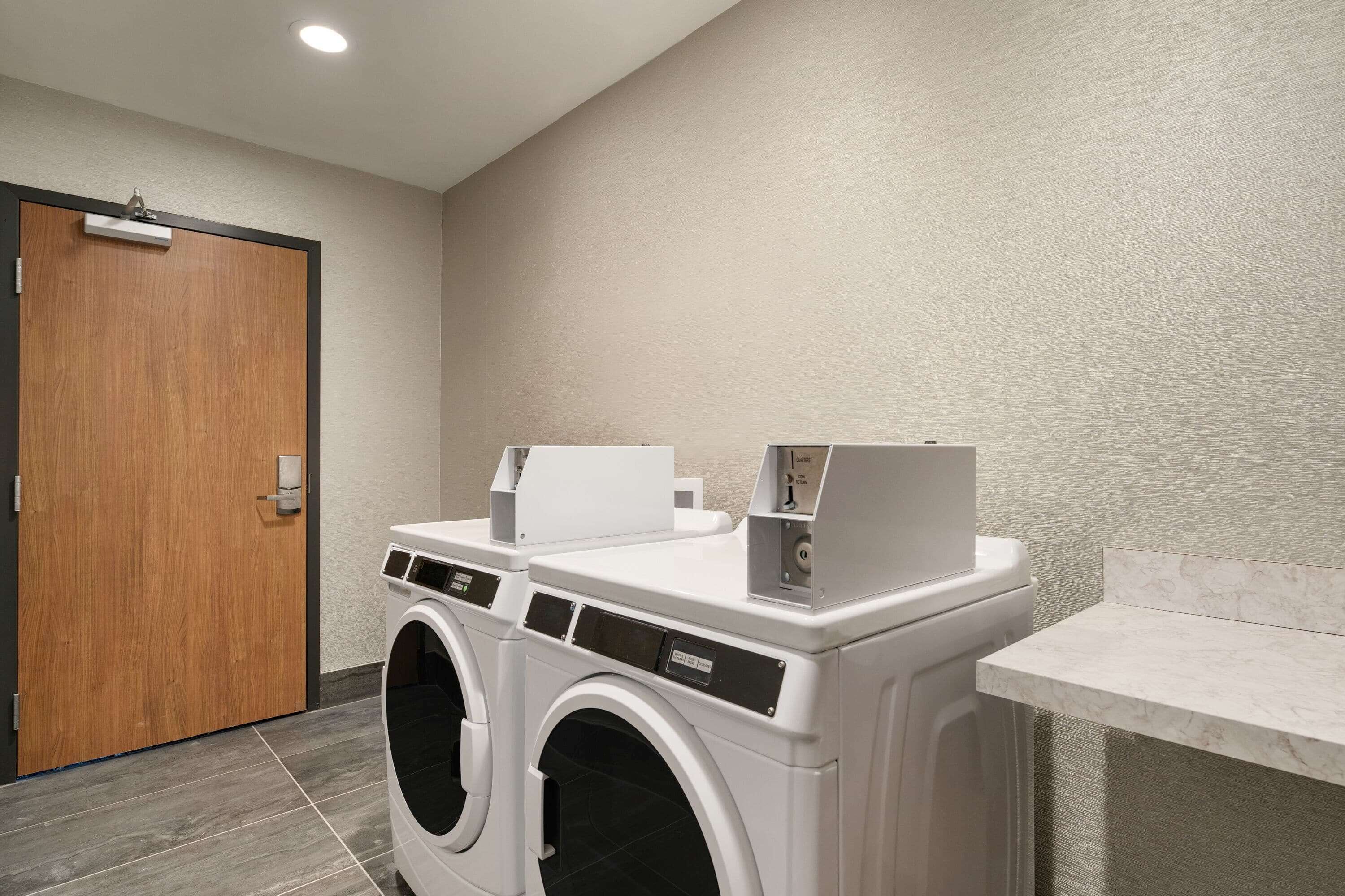 La Quinta Inn & Suites by Wyndham San Antonio Seaworld/Lafb