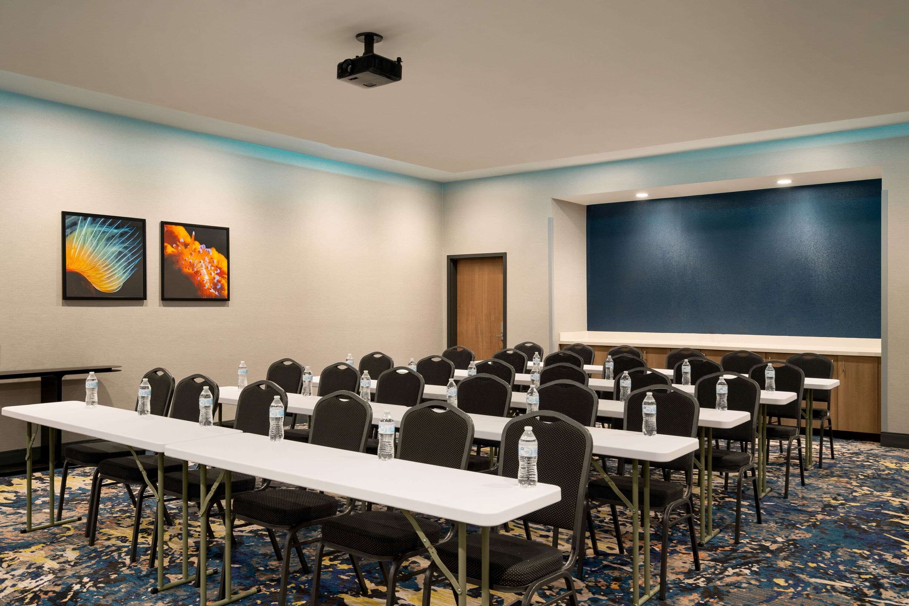 La Quinta Inn & Suites by Wyndham San Antonio Seaworld/Lafb