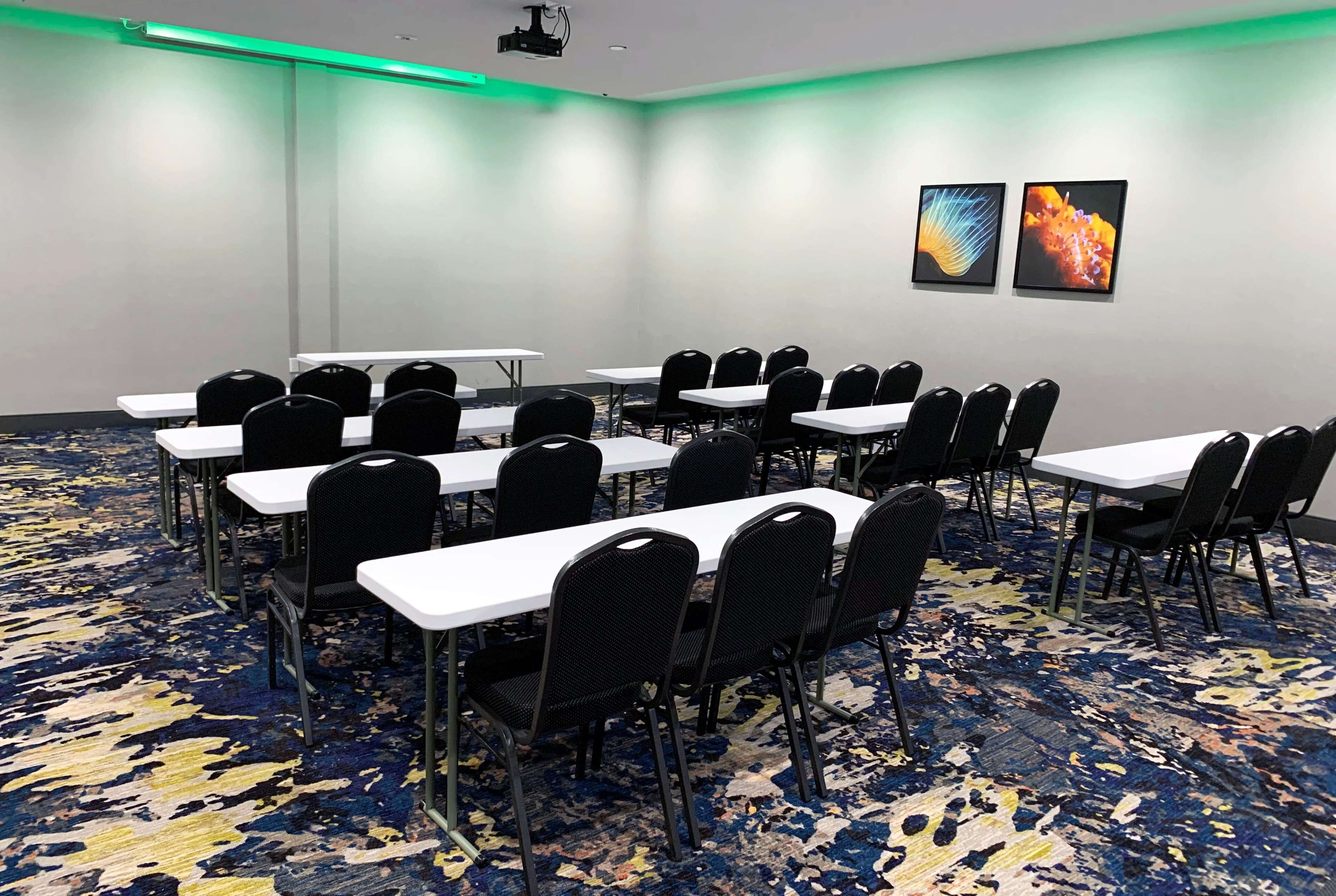 La Quinta Inn & Suites by Wyndham San Antonio Seaworld/Lafb