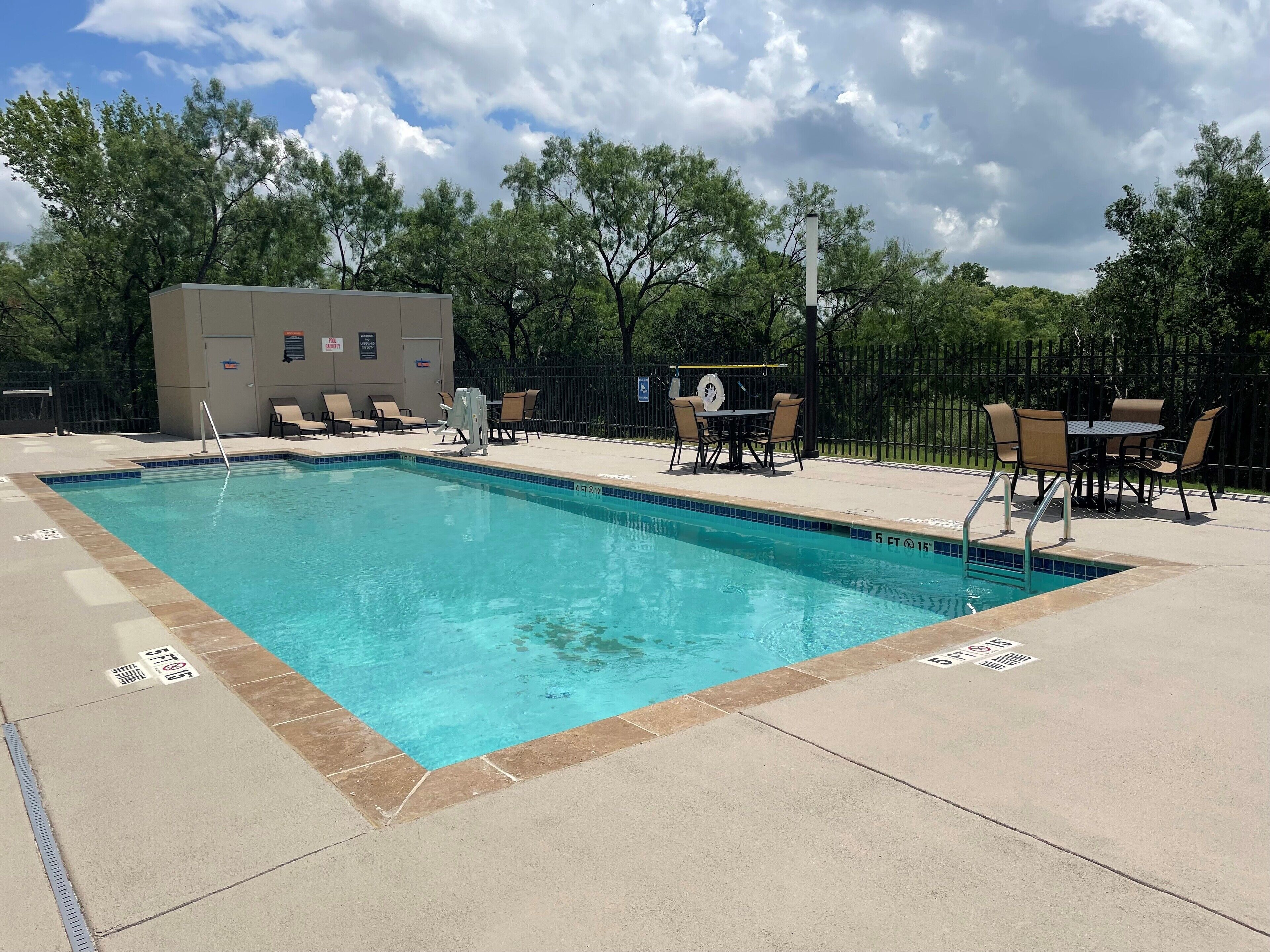 La Quinta Inn & Suites by Wyndham San Antonio Seaworld/Lafb