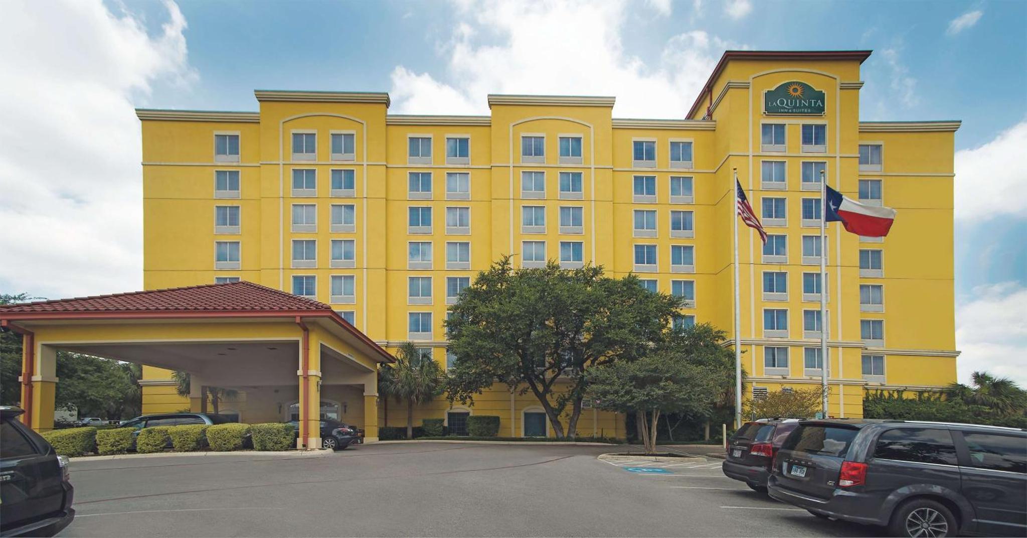 La Quinta Inn & Suites by Wyndham San Antonio Medical Ctr NW