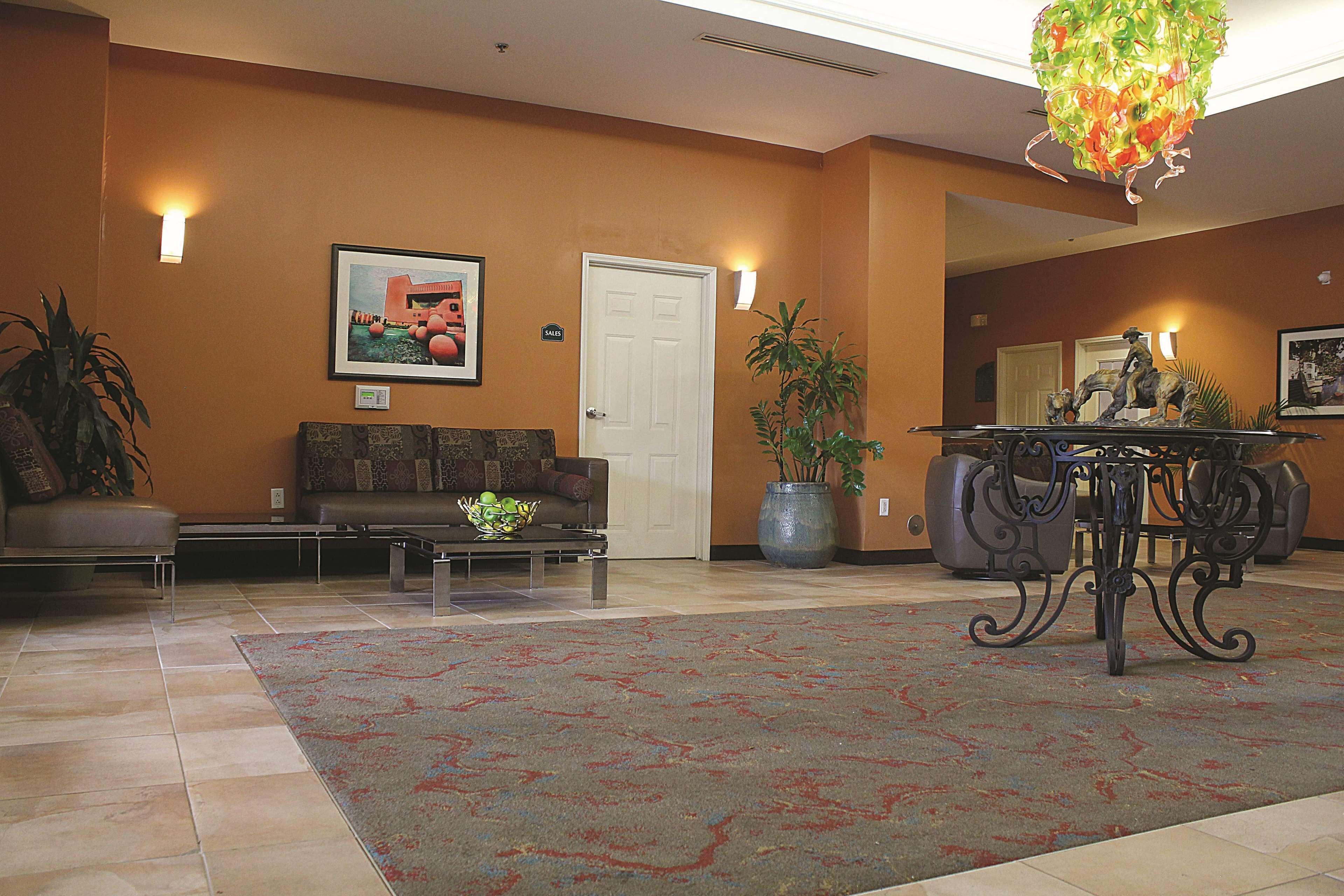 La Quinta Inn & Suites by Wyndham San Antonio Medical Ctr NW