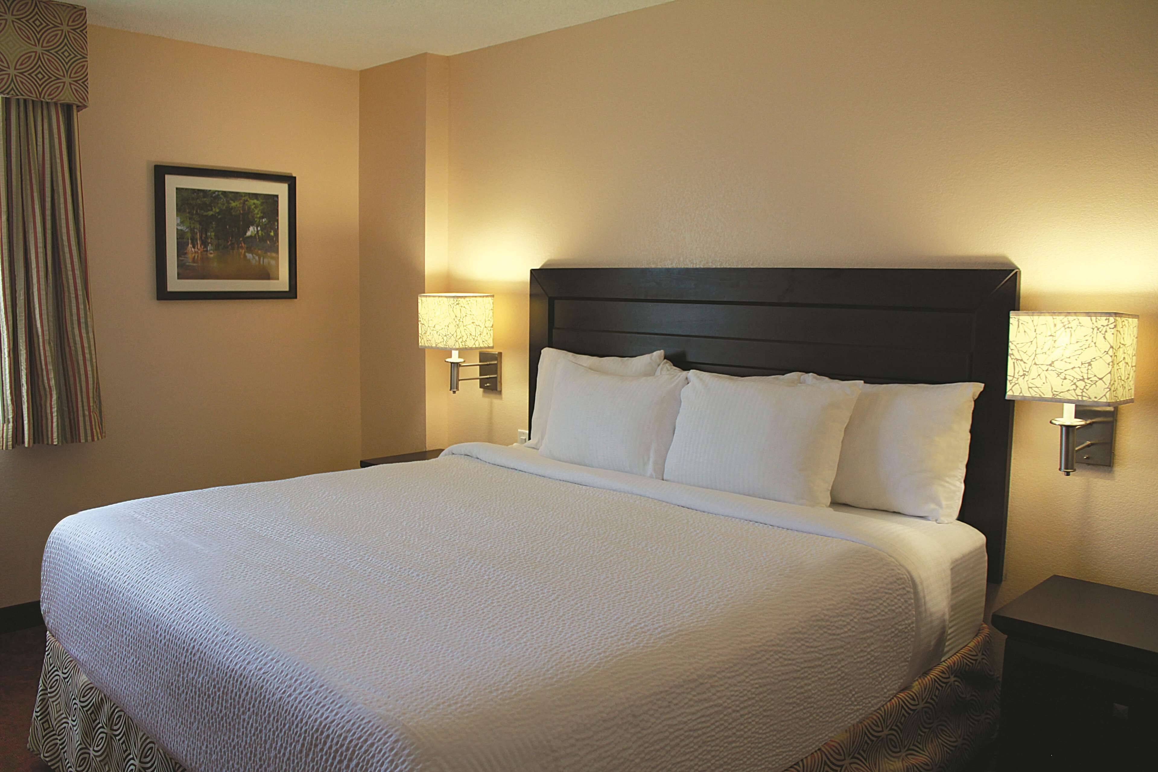 La Quinta Inn & Suites by Wyndham San Antonio Medical Ctr NW