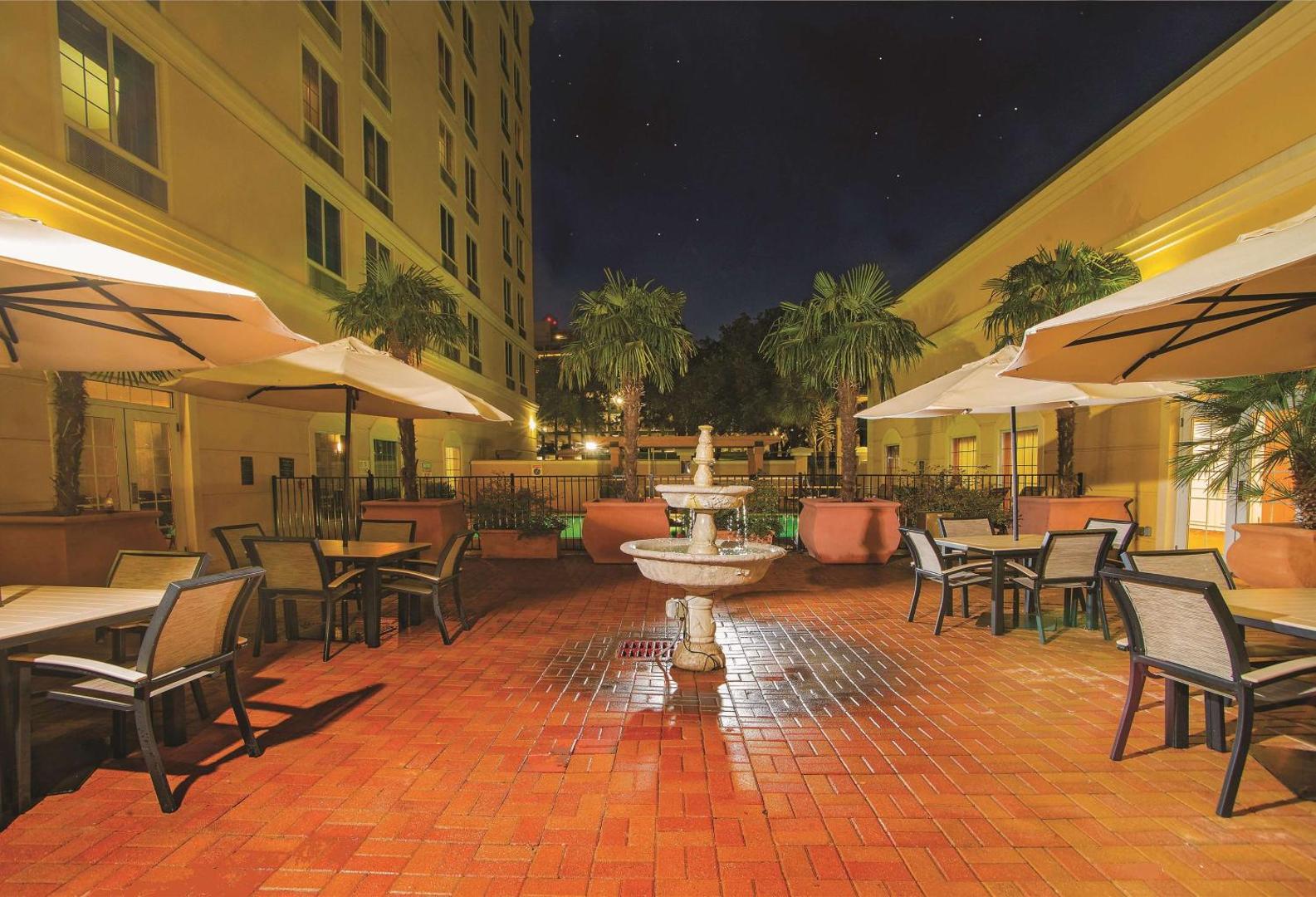 La Quinta Inn & Suites by Wyndham San Antonio Medical Ctr NW