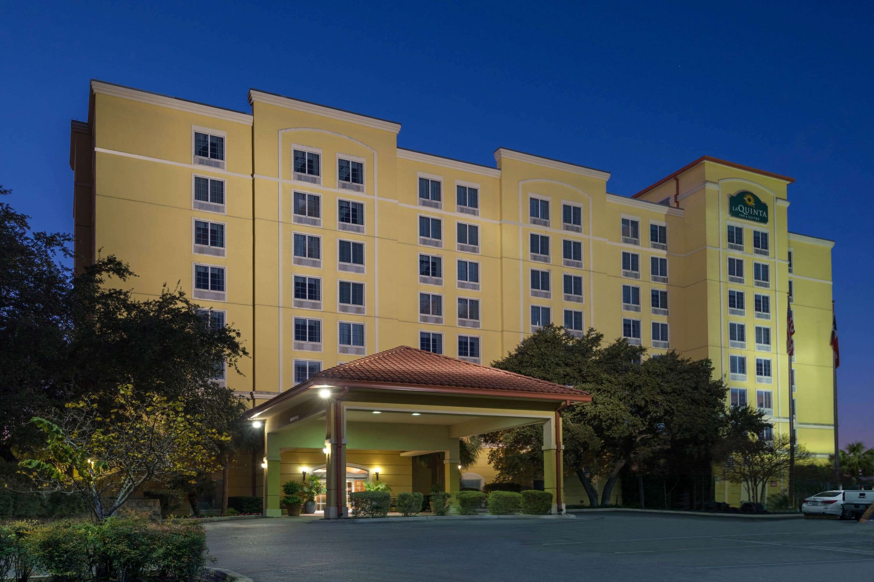 La Quinta Inn & Suites by Wyndham San Antonio Medical Ctr NW