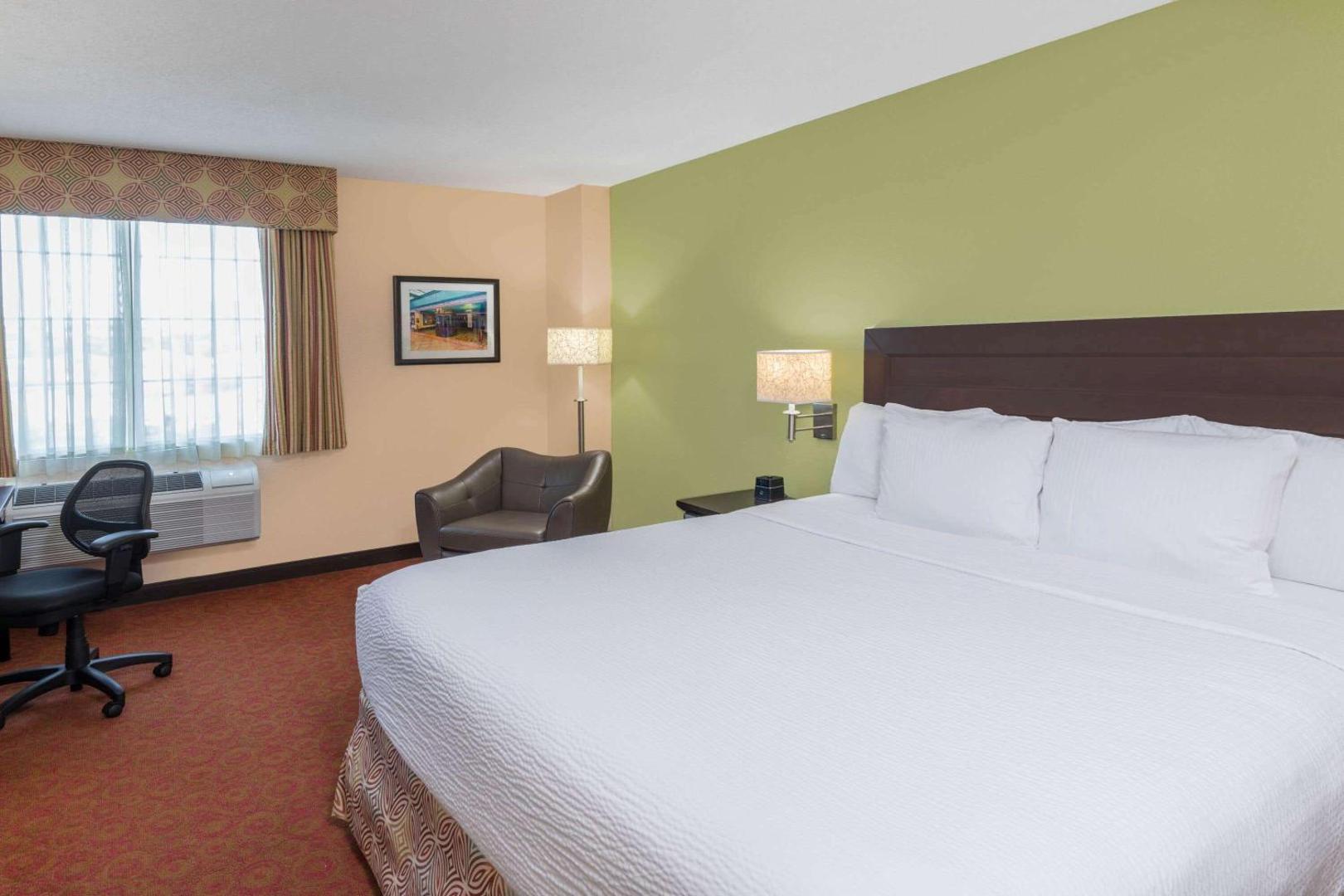 La Quinta Inn & Suites by Wyndham San Antonio Medical Ctr NW
