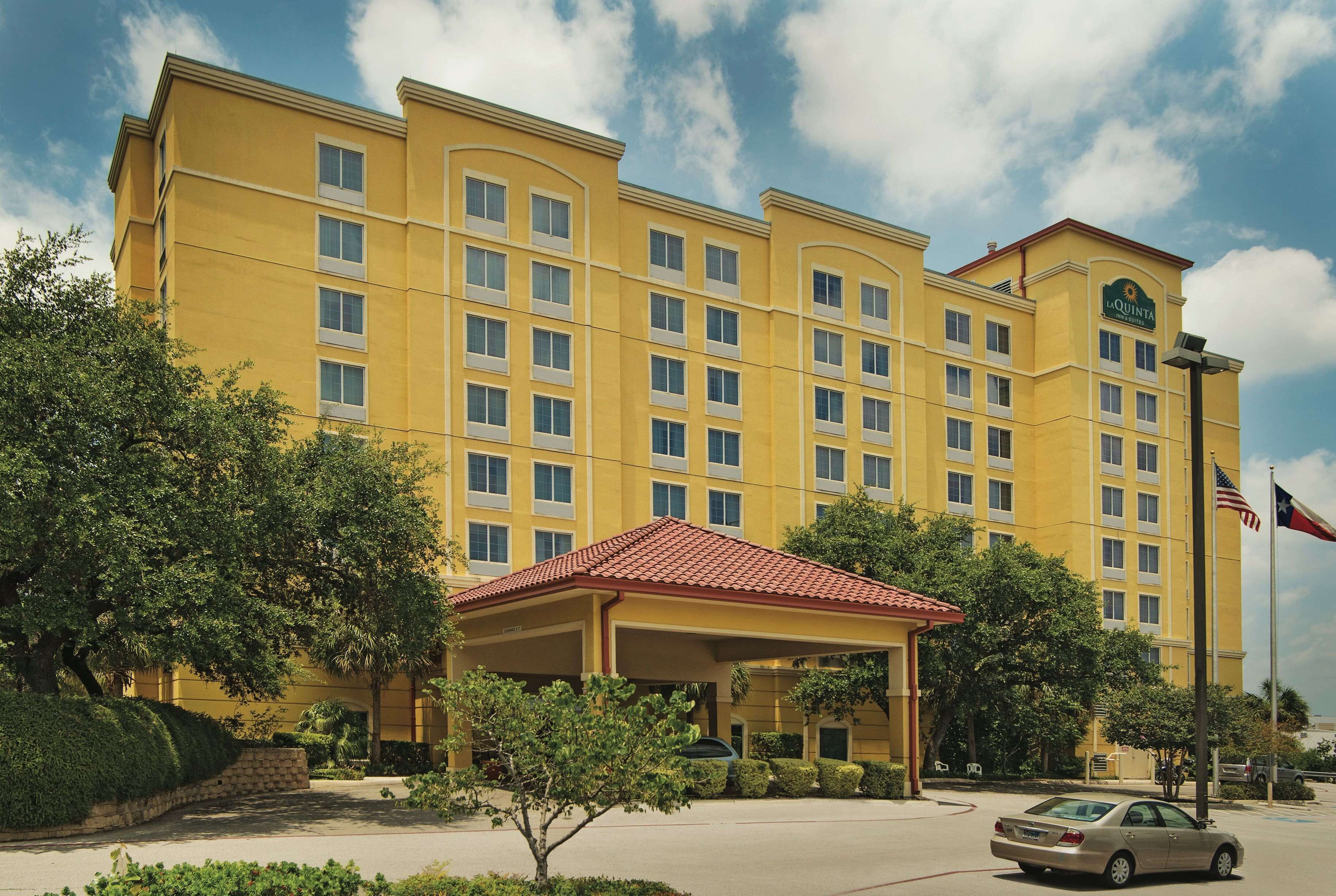 La Quinta Inn & Suites by Wyndham San Antonio Medical Ctr NW