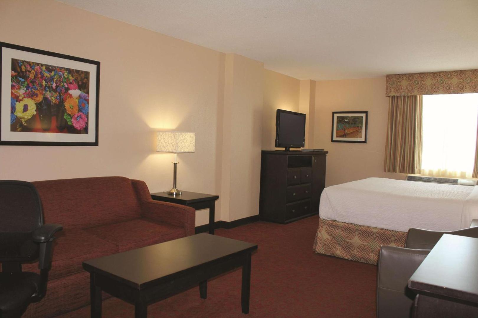 La Quinta Inn & Suites by Wyndham San Antonio Medical Ctr NW