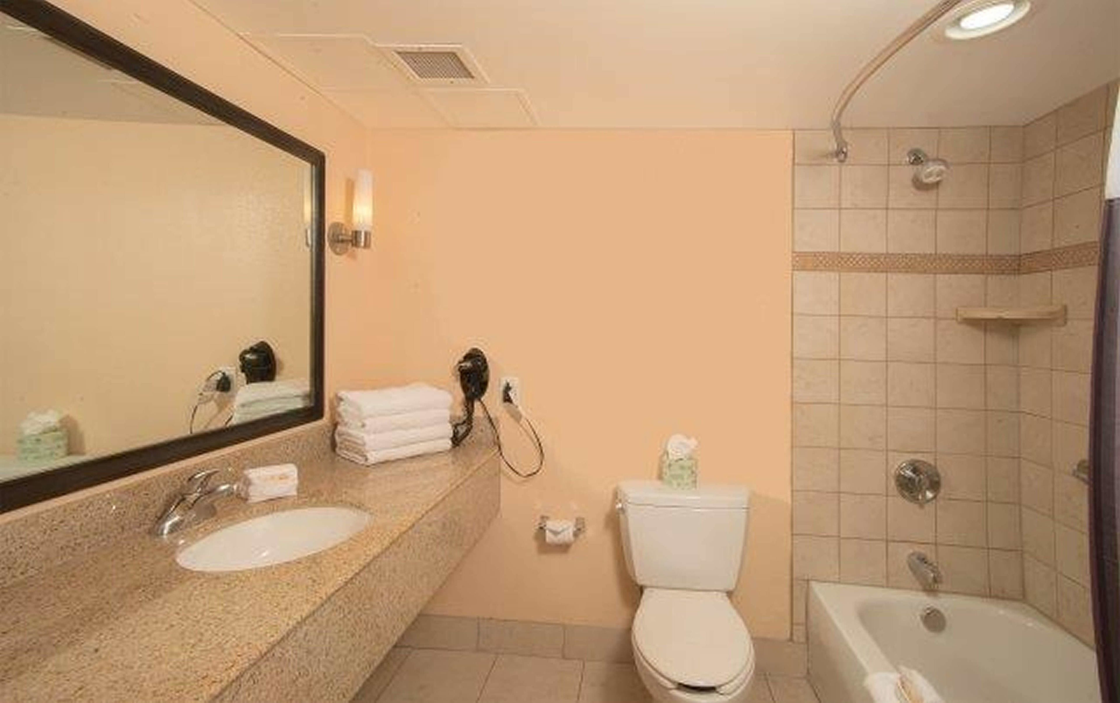 La Quinta Inn & Suites by Wyndham San Antonio Medical Ctr NW