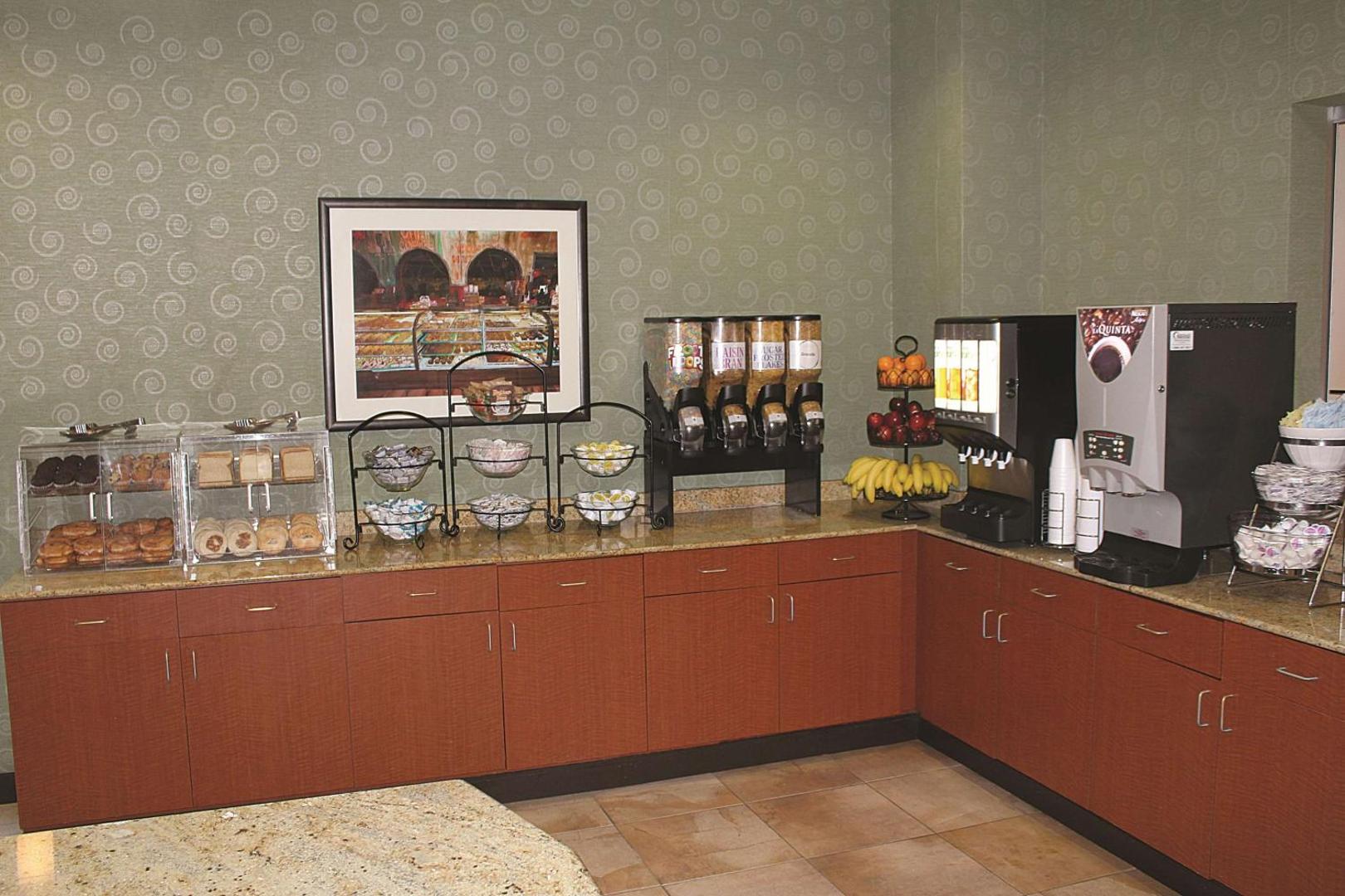 La Quinta Inn & Suites by Wyndham San Antonio Medical Ctr NW