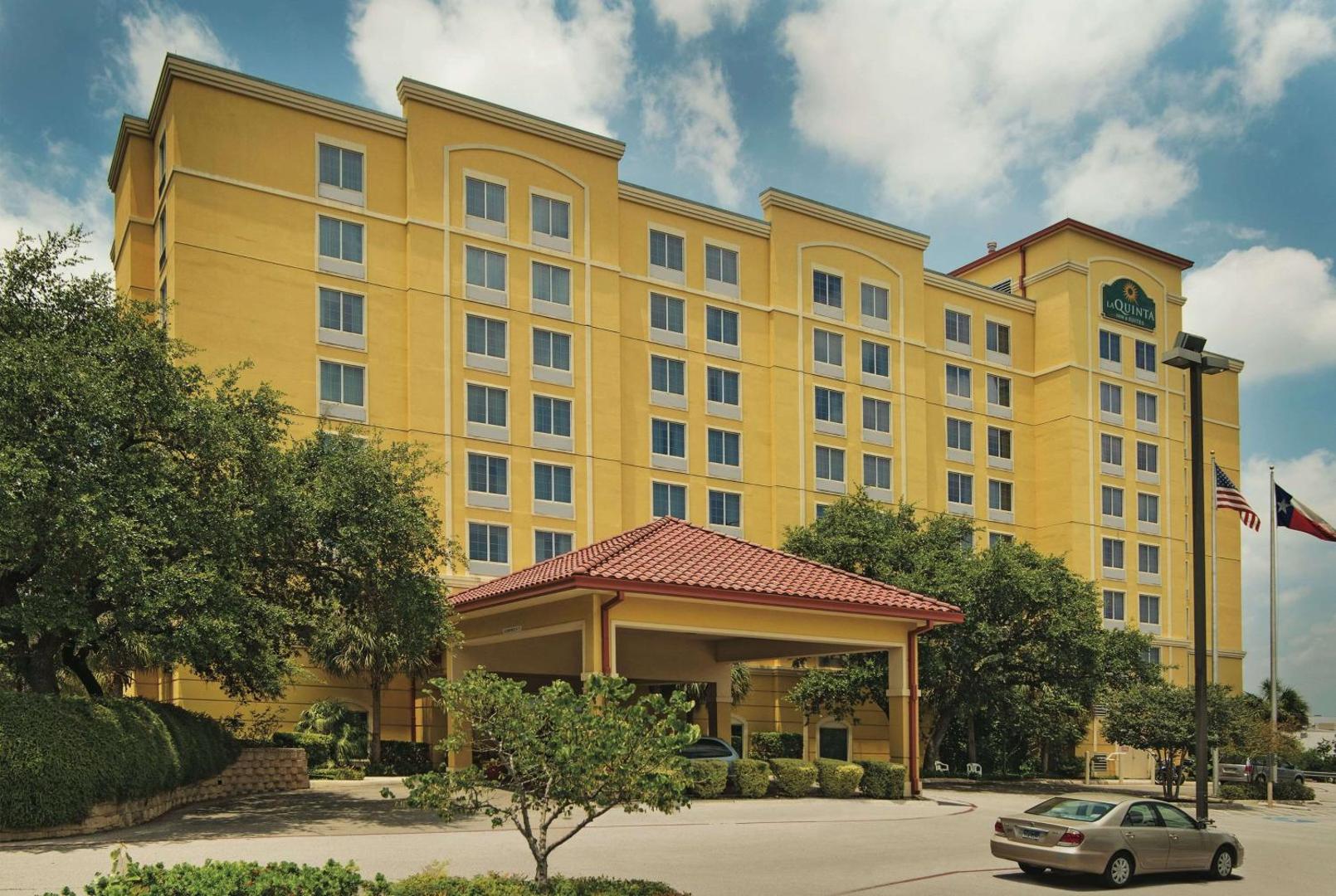 La Quinta Inn & Suites by Wyndham San Antonio Medical Ctr NW
