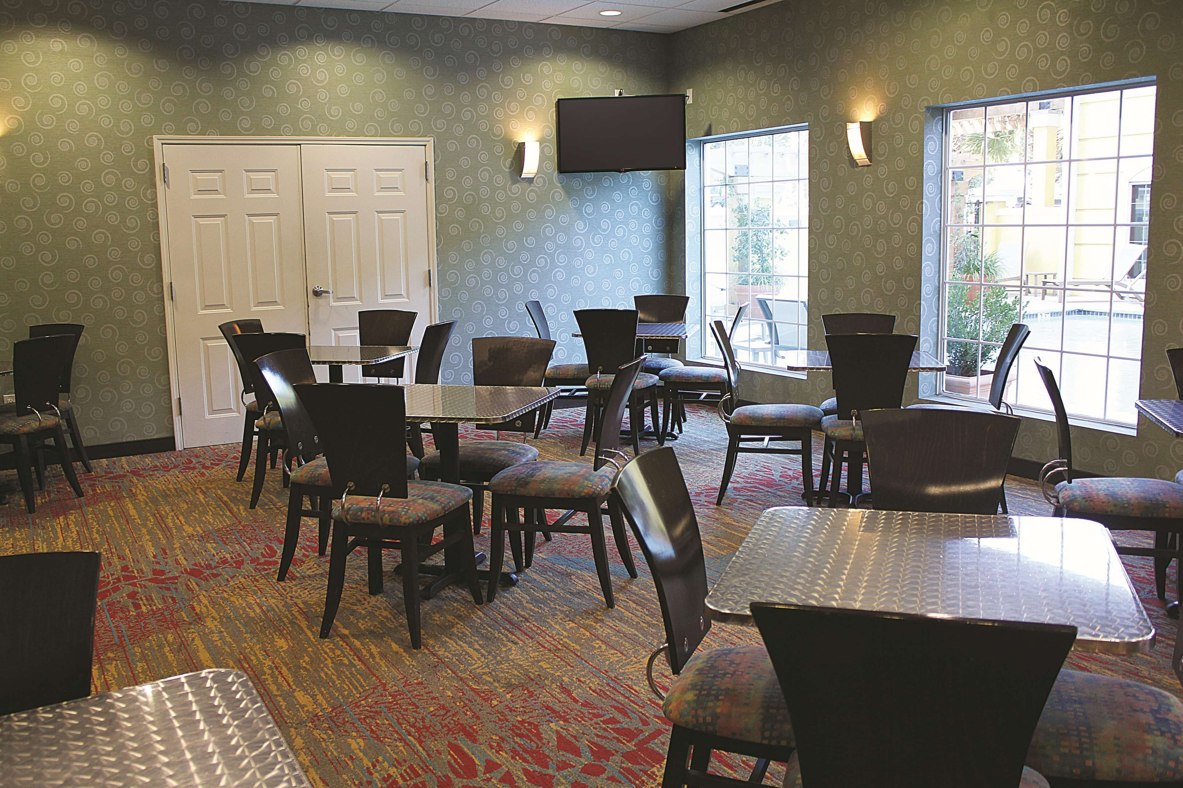 La Quinta Inn & Suites by Wyndham San Antonio Medical Ctr NW
