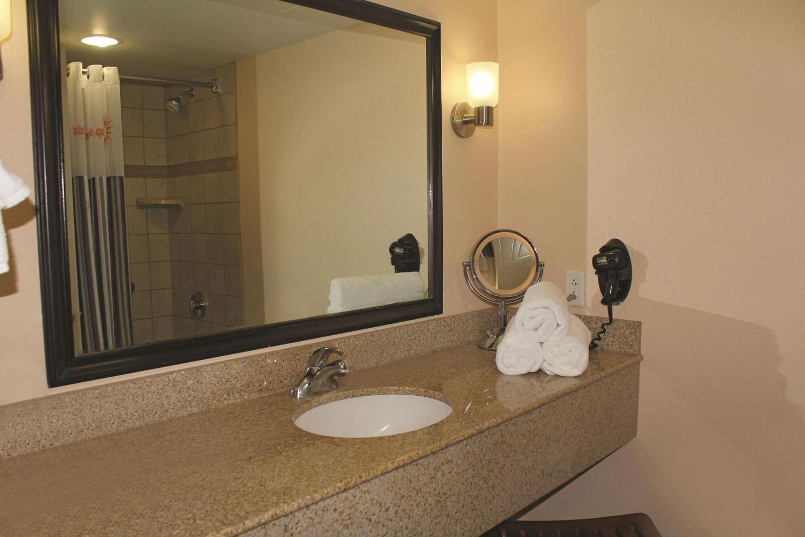 La Quinta Inn & Suites by Wyndham San Antonio Medical Ctr NW