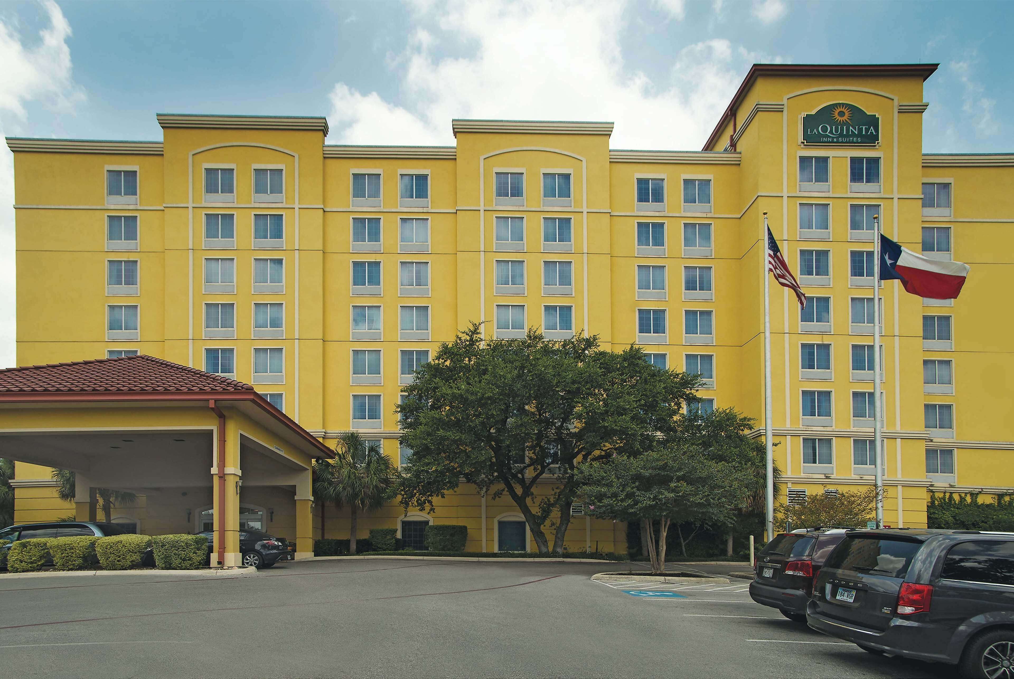 La Quinta Inn & Suites by Wyndham San Antonio Medical Ctr NW