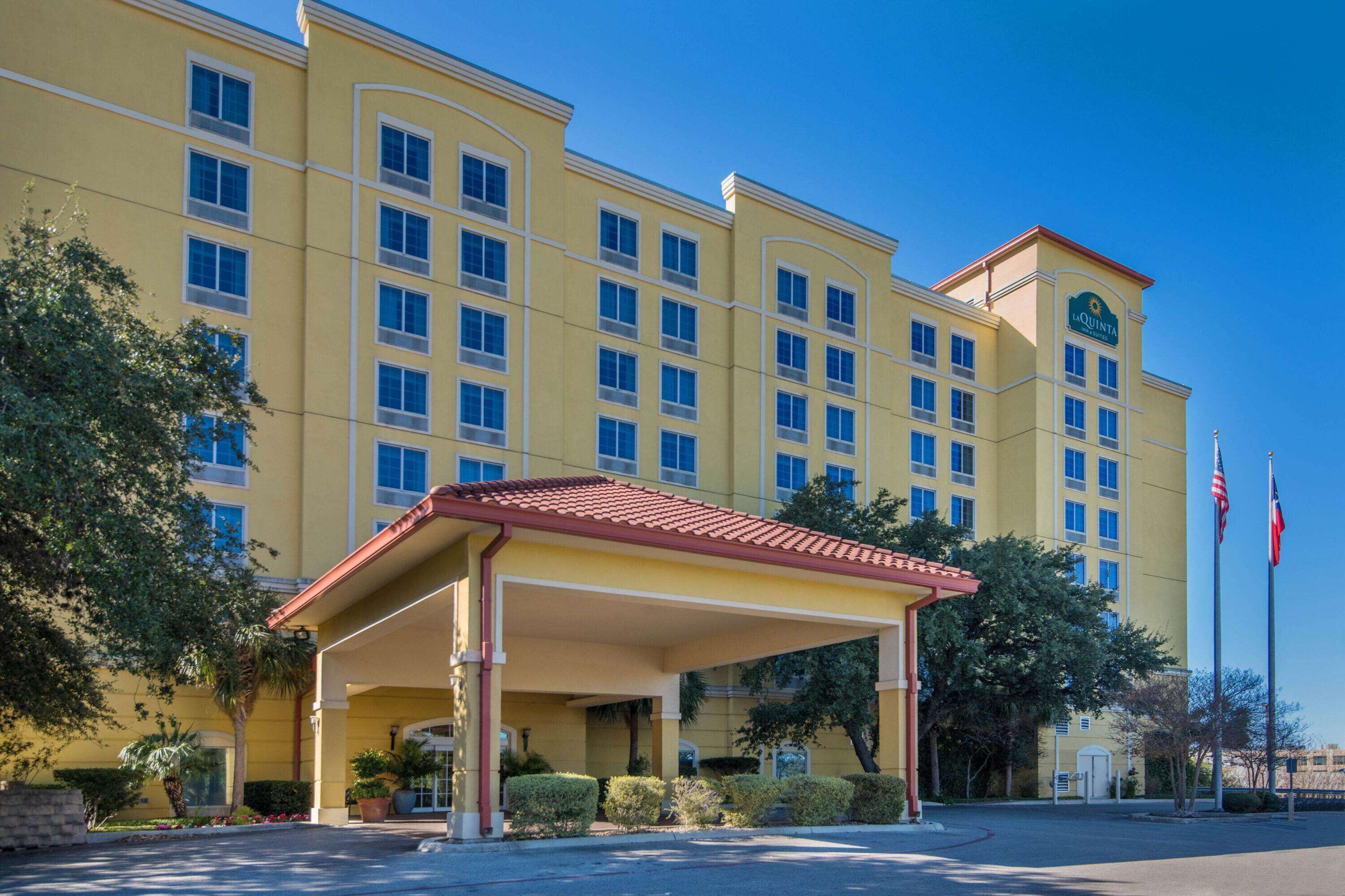 La Quinta Inn & Suites by Wyndham San Antonio Medical Ctr NW