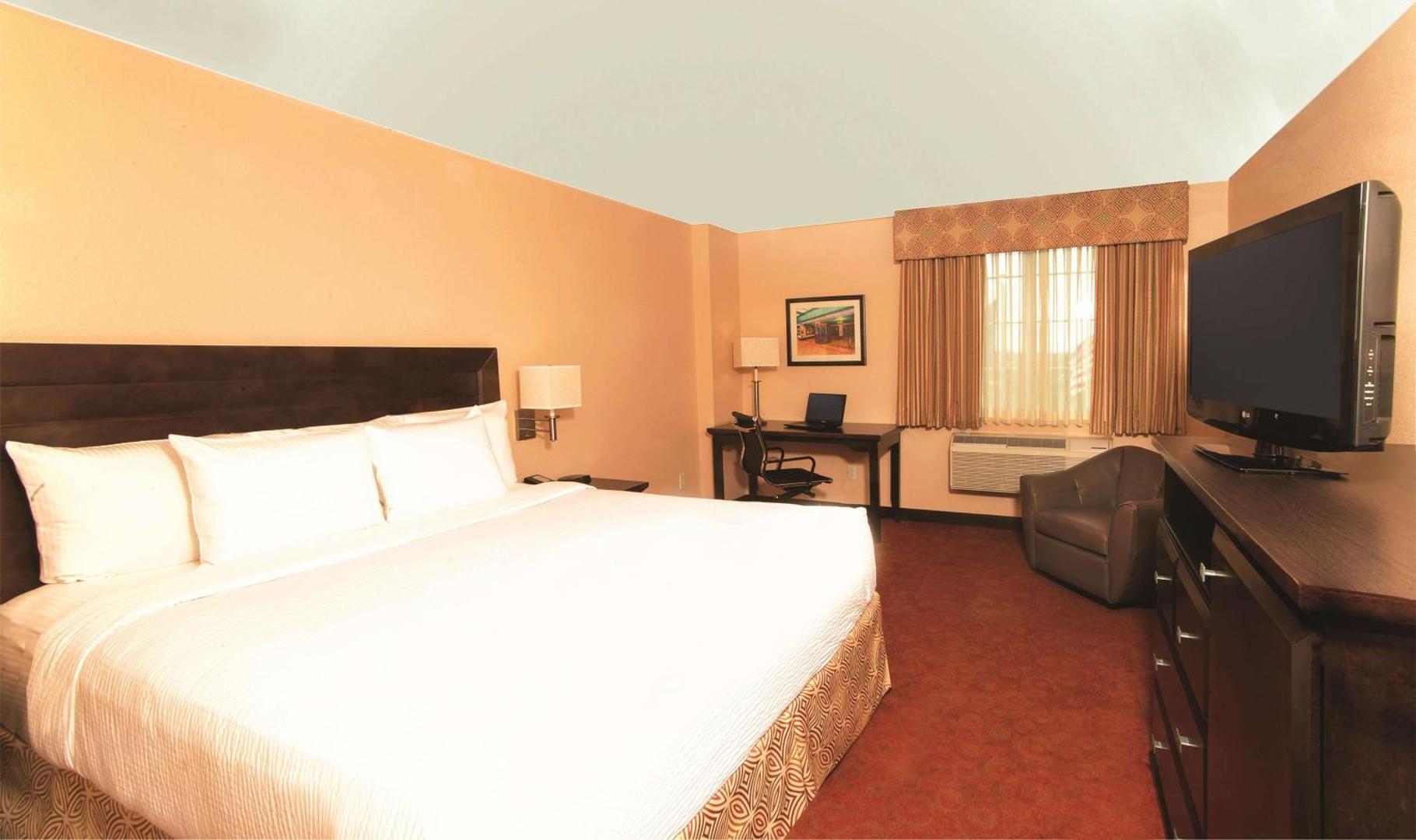 La Quinta Inn & Suites by Wyndham San Antonio Medical Ctr NW