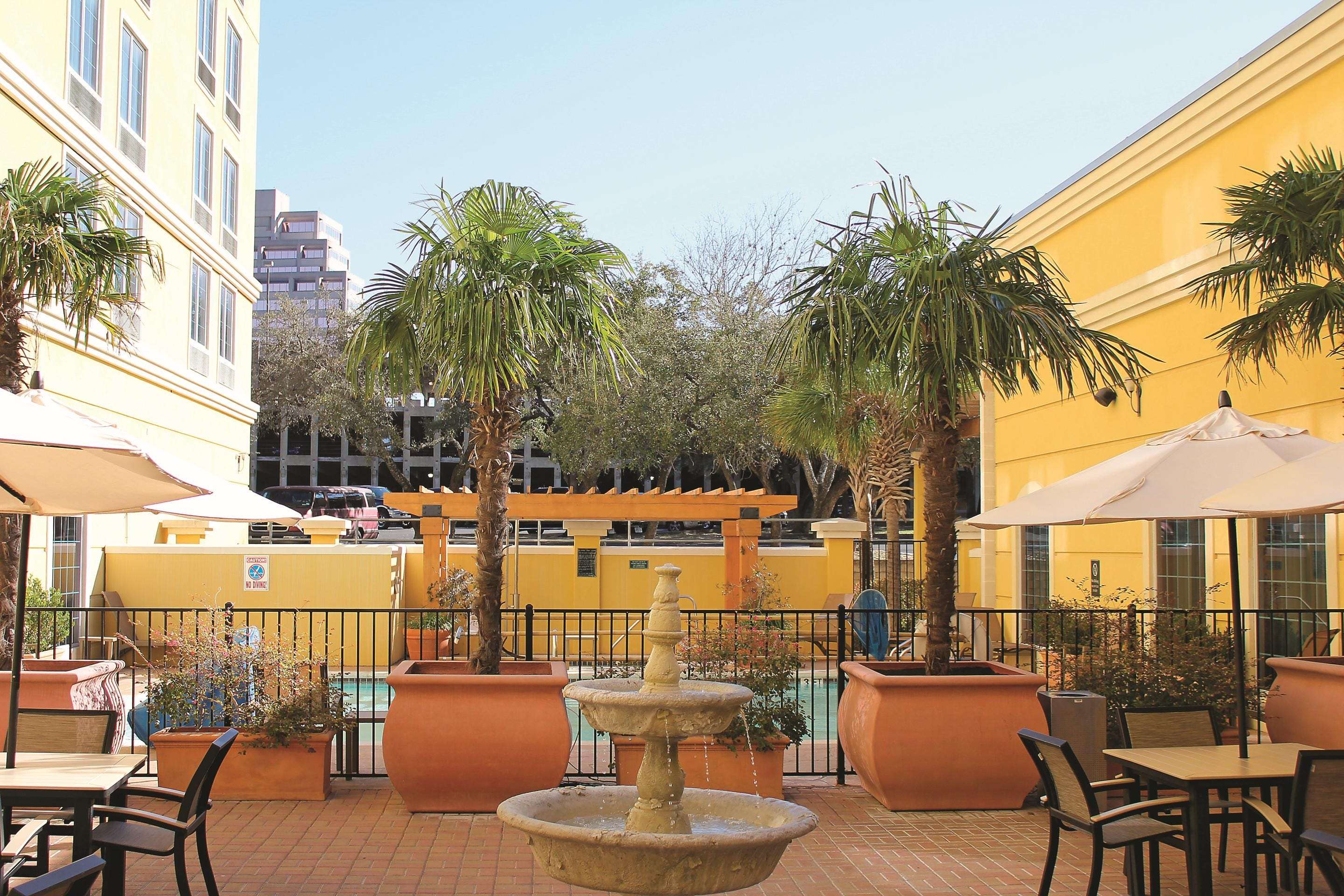 La Quinta Inn & Suites by Wyndham San Antonio Medical Ctr NW