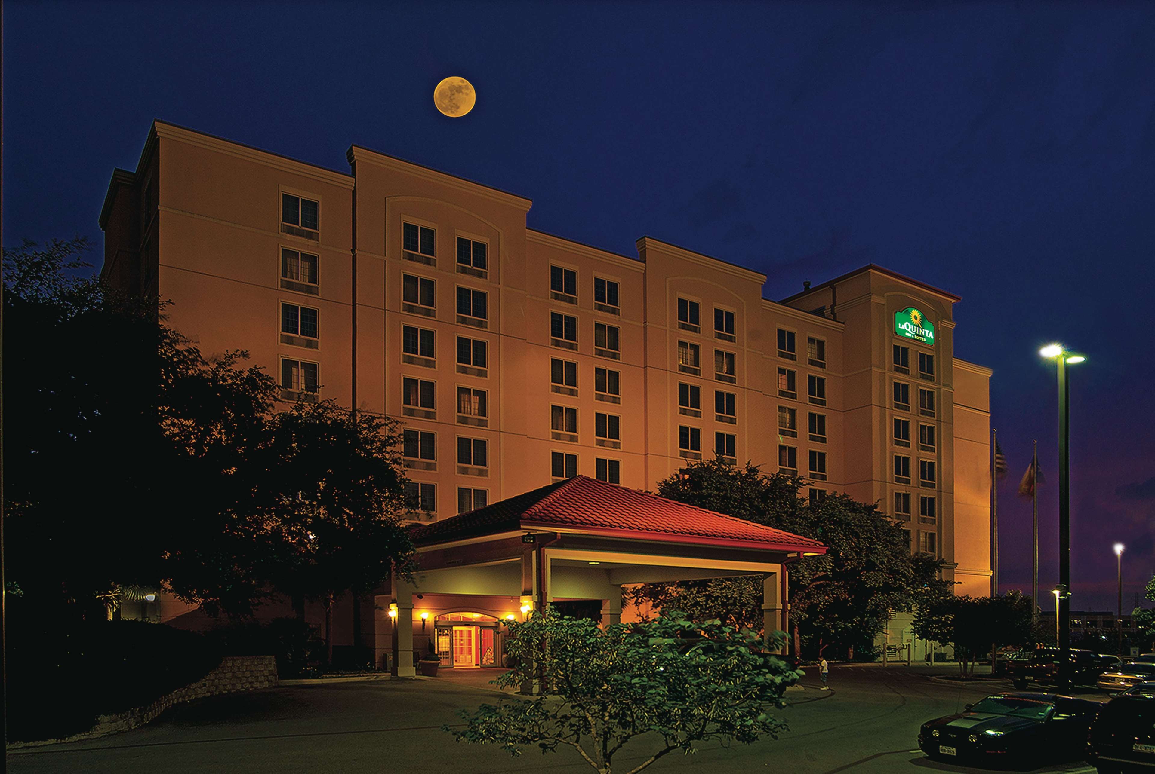 La Quinta Inn & Suites by Wyndham San Antonio Medical Ctr NW