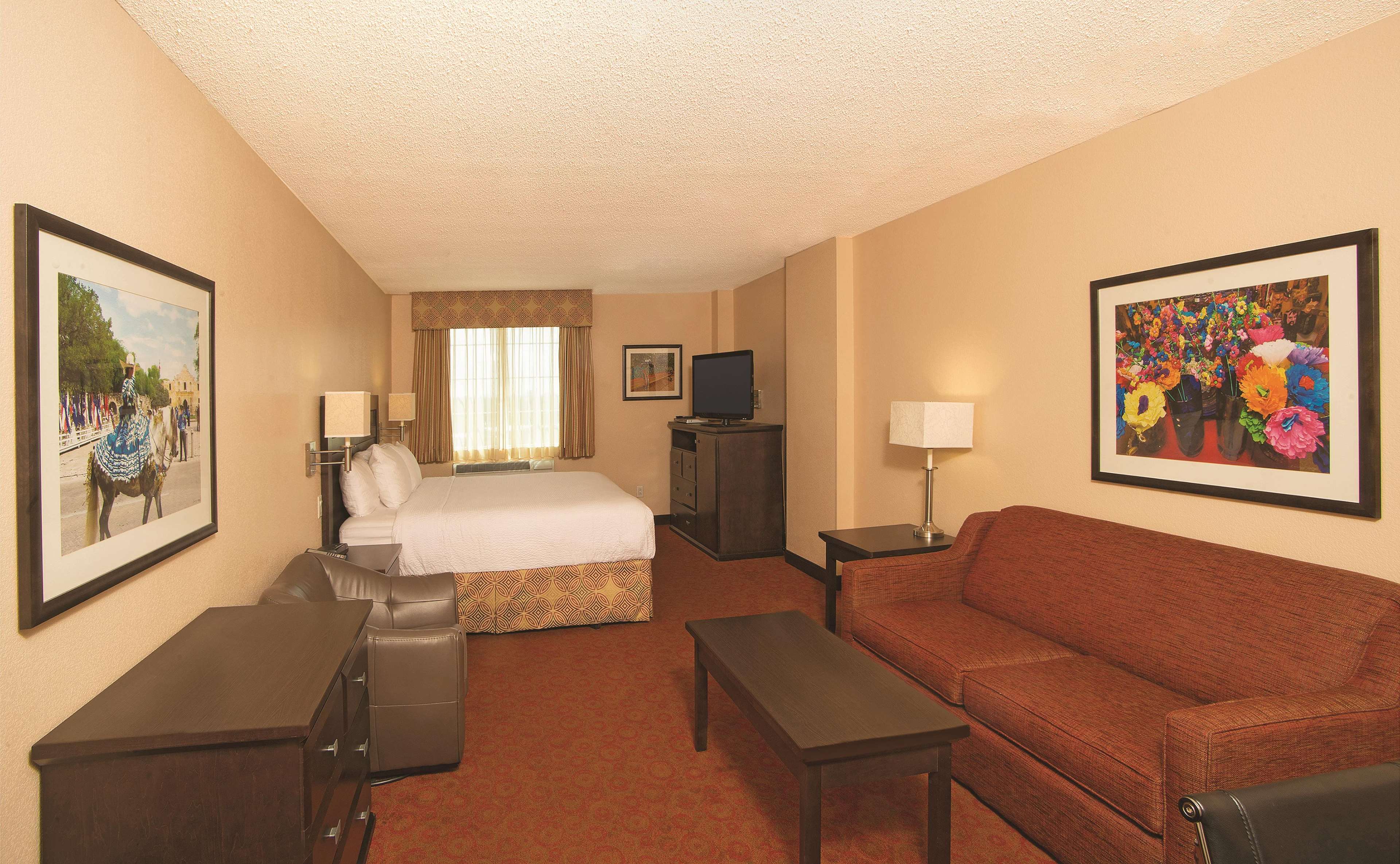 La Quinta Inn & Suites by Wyndham San Antonio Medical Ctr NW