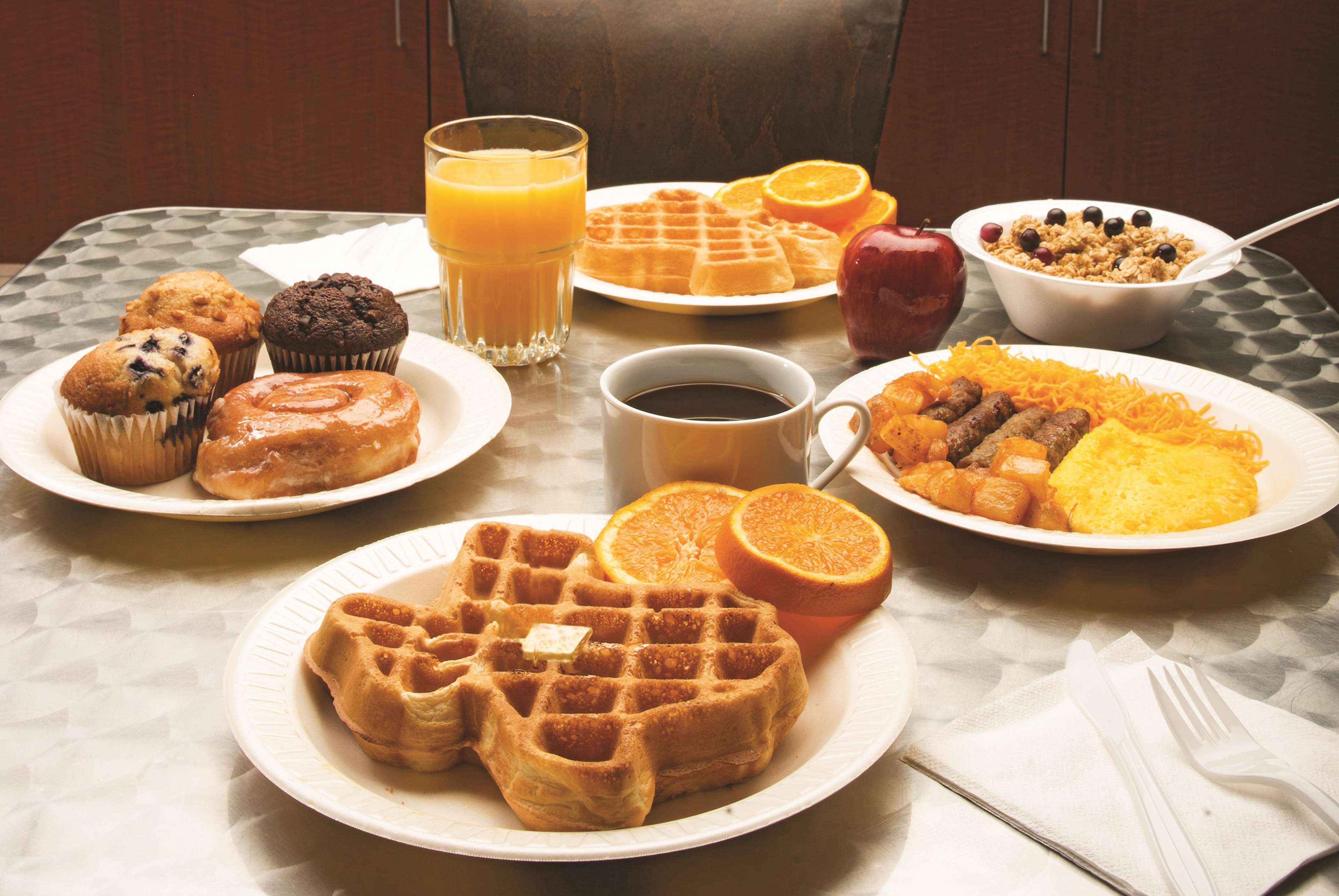 La Quinta Inn & Suites by Wyndham San Antonio Medical Ctr NW