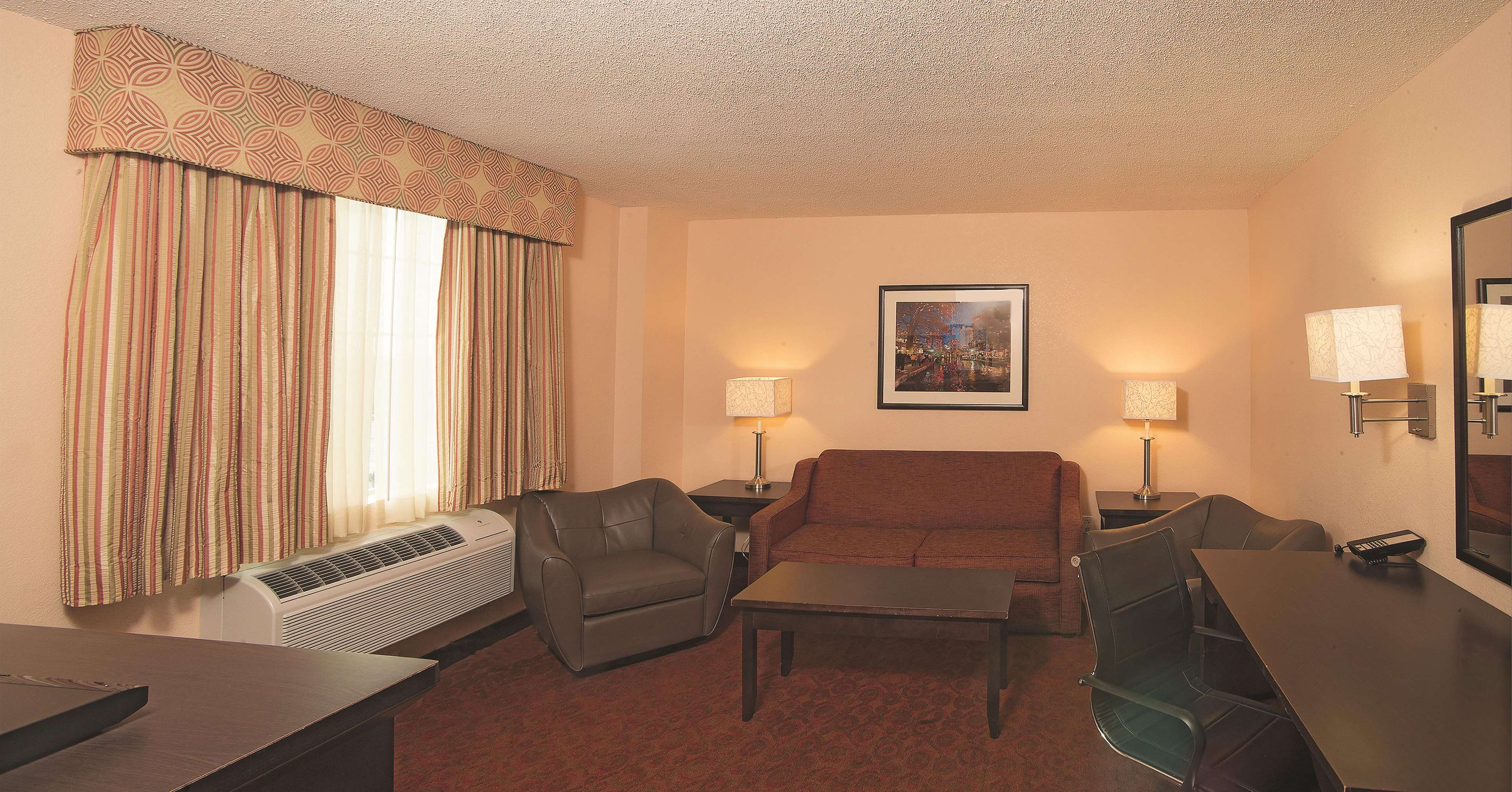 La Quinta Inn & Suites by Wyndham San Antonio Medical Ctr NW
