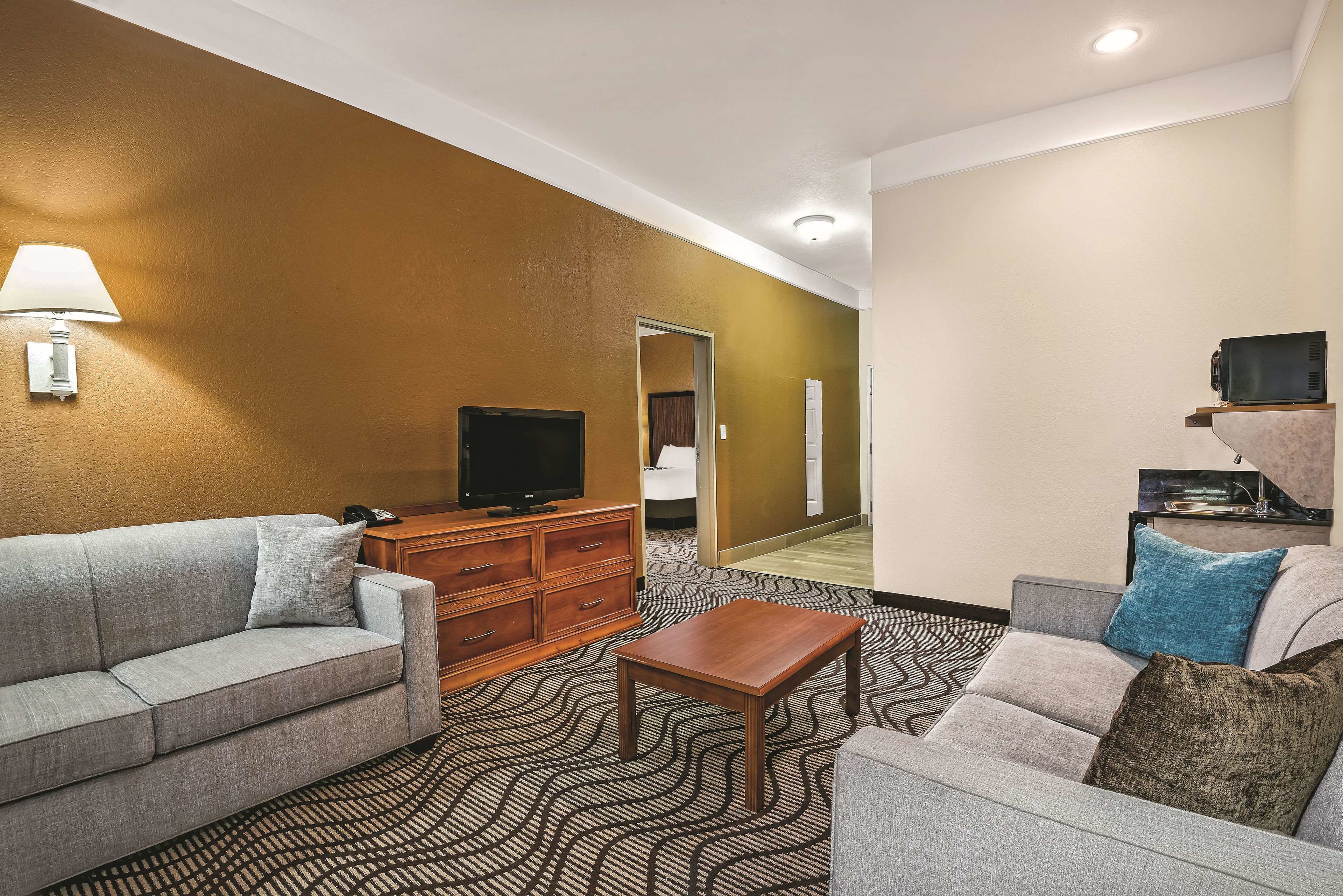 La Quinta Inn & Suites by Wyndham San Antonio N Stone Oak