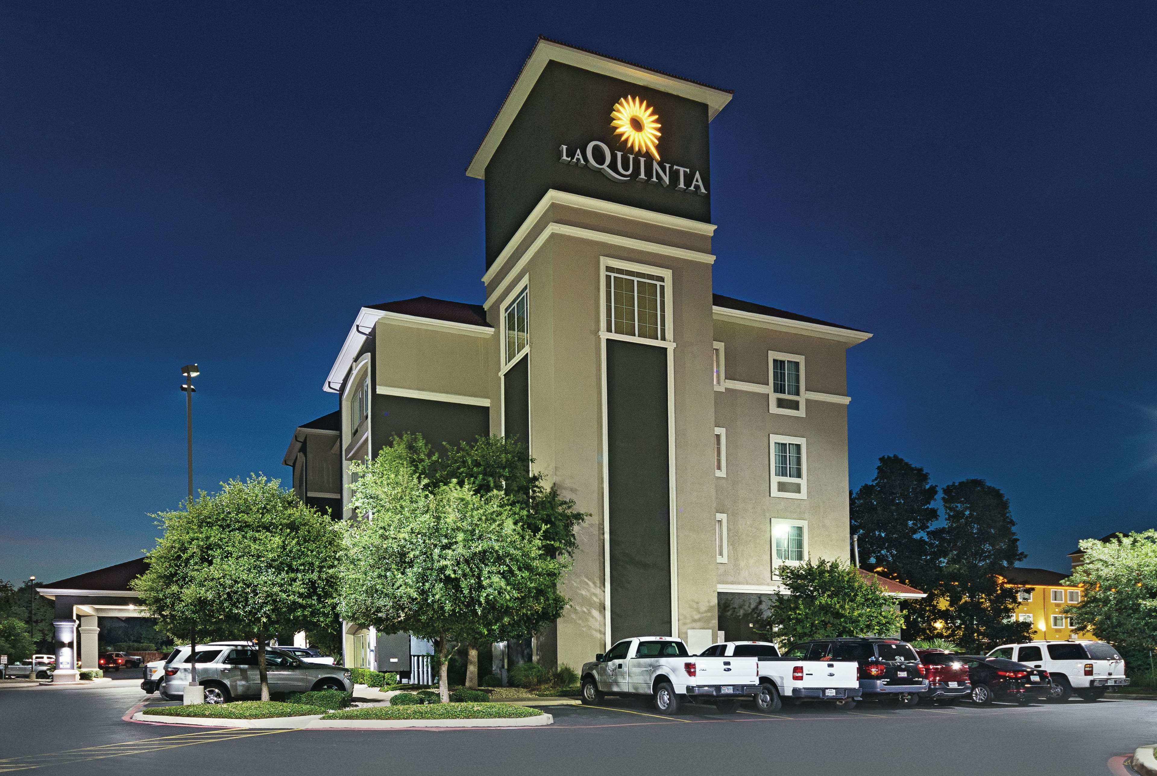 La Quinta Inn & Suites by Wyndham San Antonio Northwest