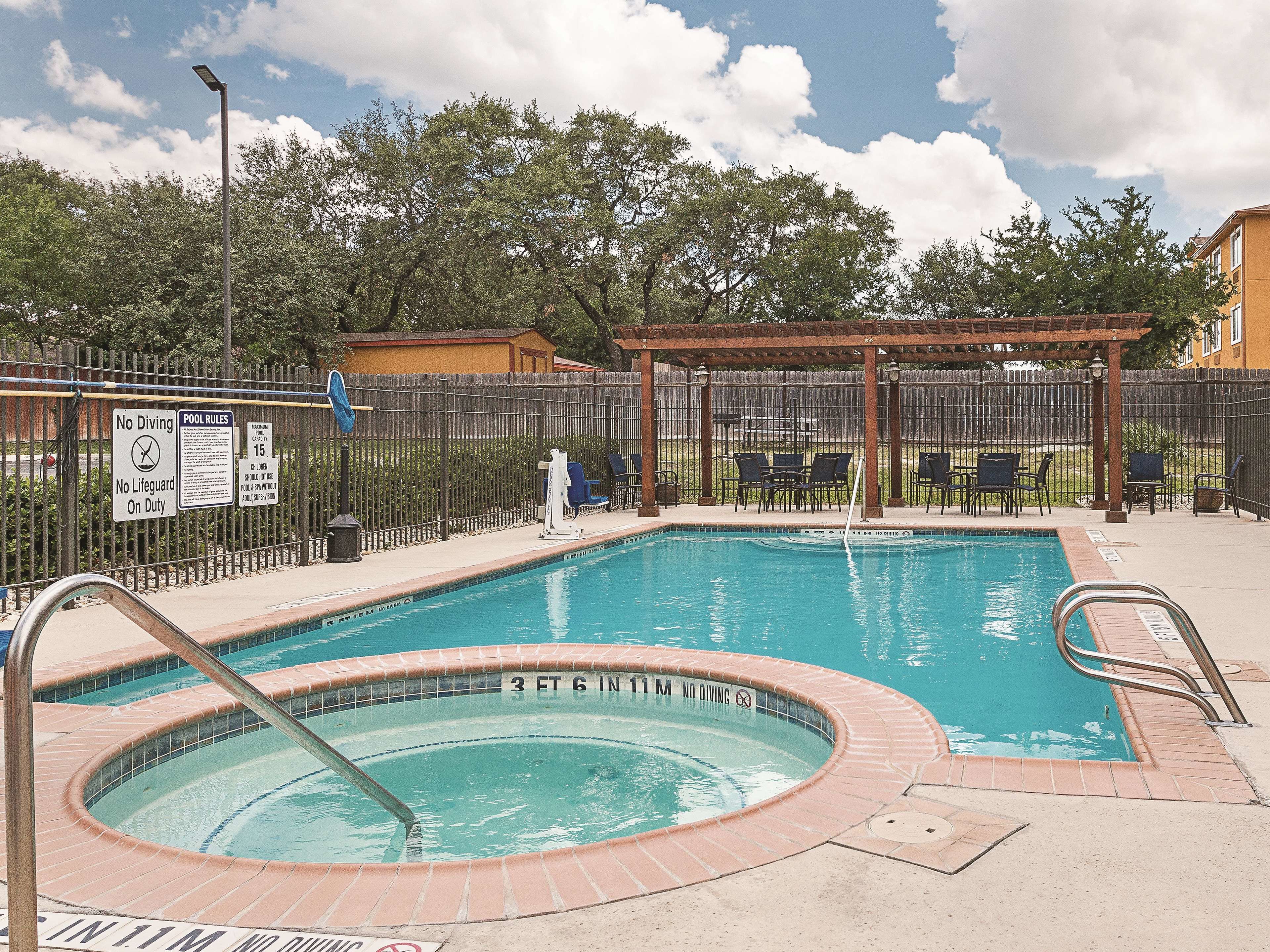 La Quinta Inn & Suites by Wyndham San Antonio Northwest