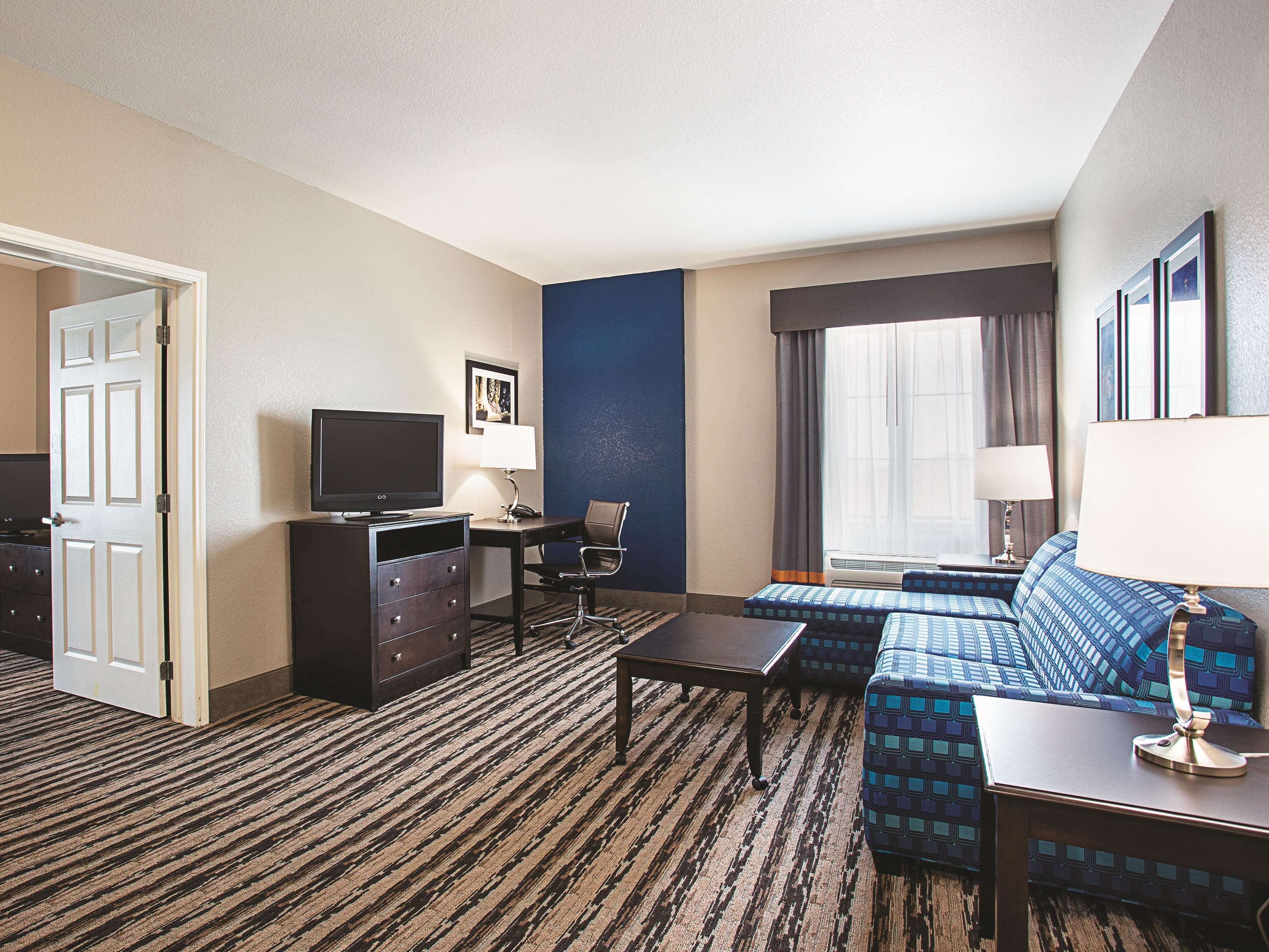 La Quinta Inn & Suites by Wyndham San Antonio Northwest