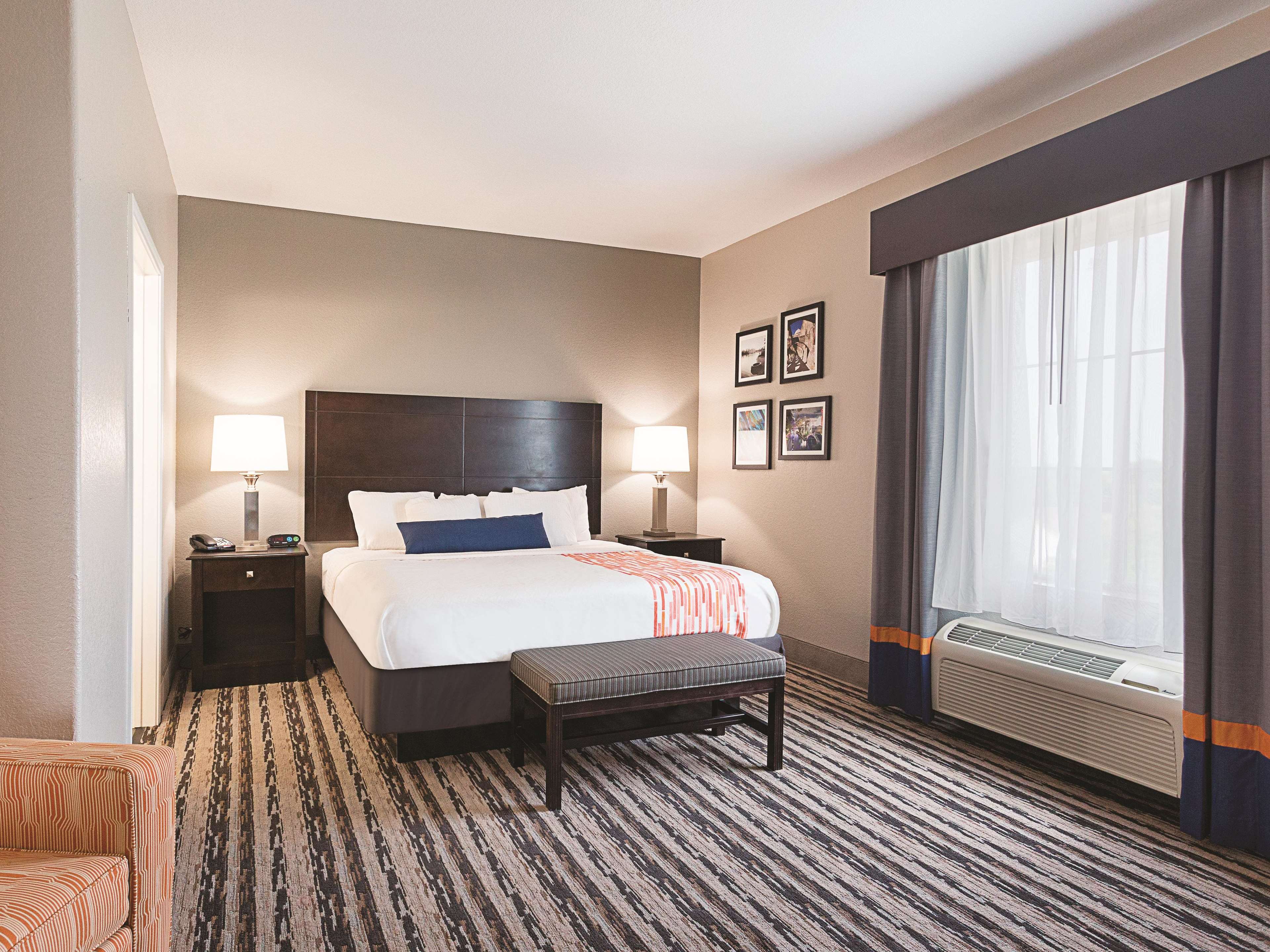 La Quinta Inn & Suites by Wyndham San Antonio Northwest
