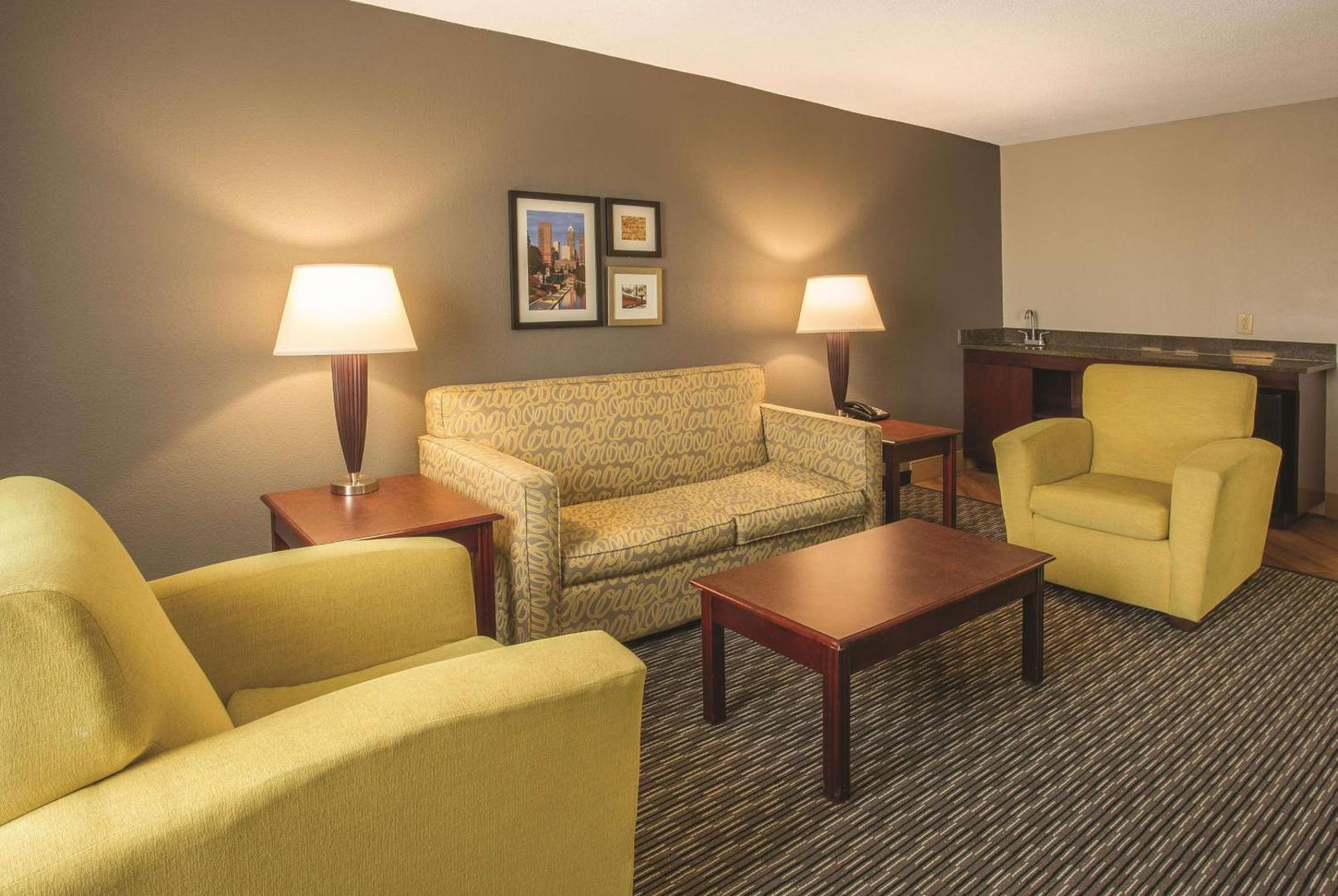 La Quinta Inn & Suites by Wyndham San Antonio Riverwalk